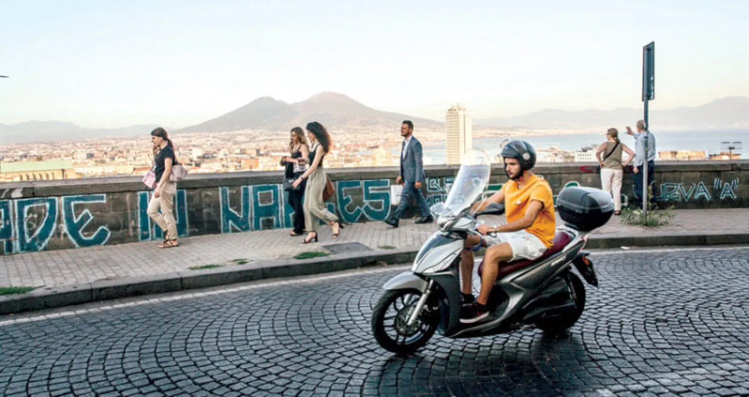 رغم تعاقب الحكومات في إيطاليا فإن كثيراً من المواطنين يشعرون بأن المشكلات الاقتصادية لا تتحسن (نيويورك تايمز)