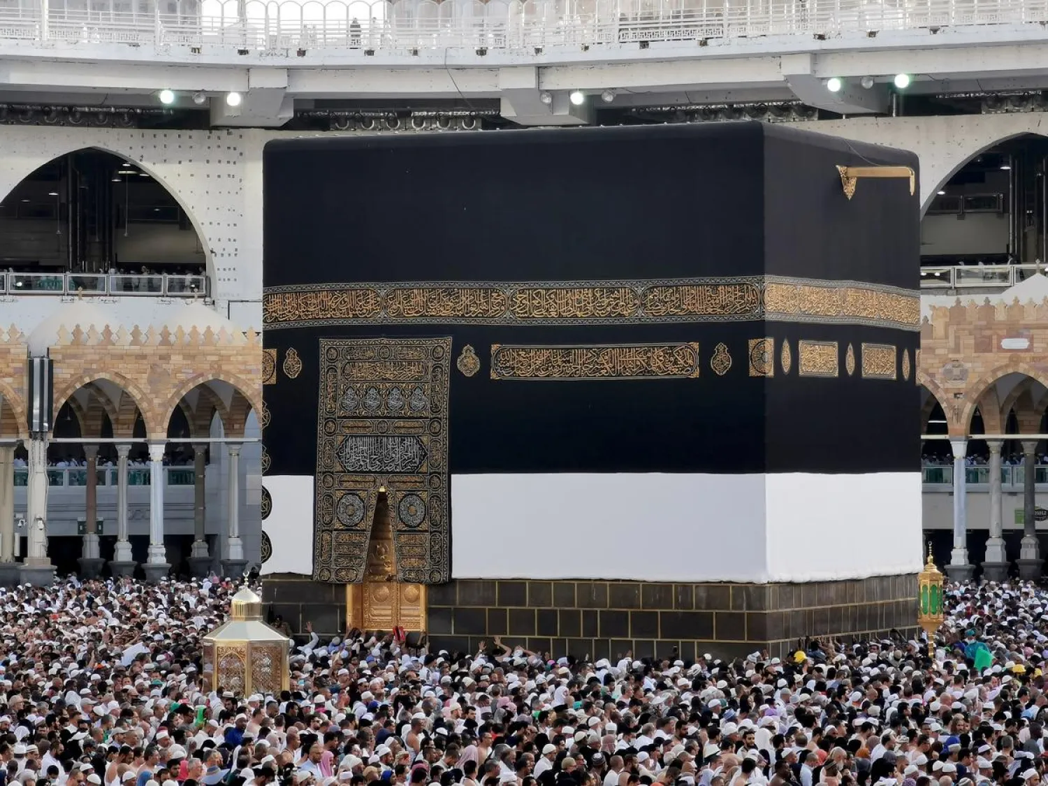 Muslims pray at the Grand Mosque during the annual Hajj pilgrimage in their holy city of Makkah, Saudi Arabia August 8, 2019. (Reuters)