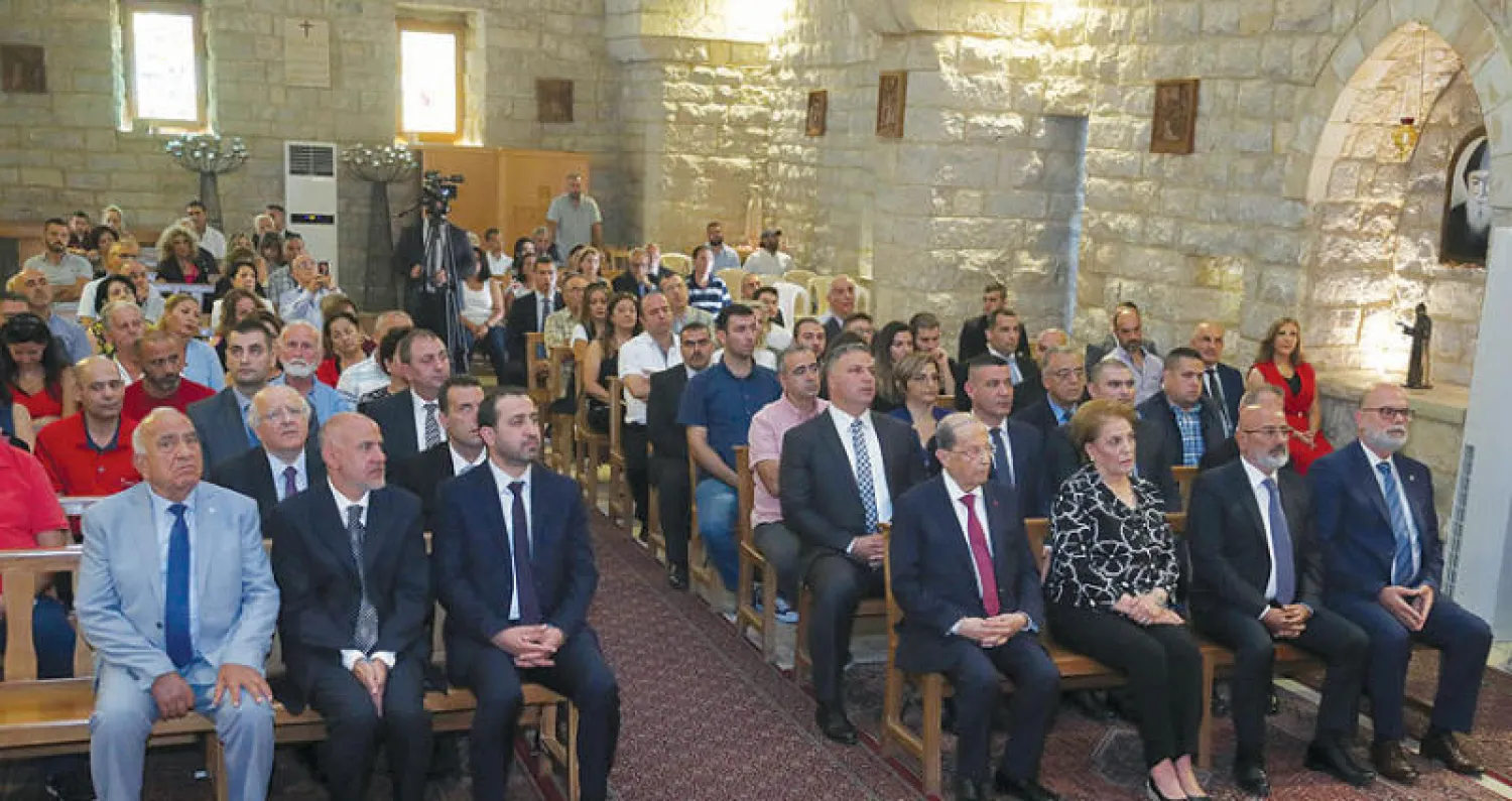 رئيس الجمهورية العماد ميشال عون لدى حضوره قداساً في بيت الدين أمس (دالاتي ونهرا)