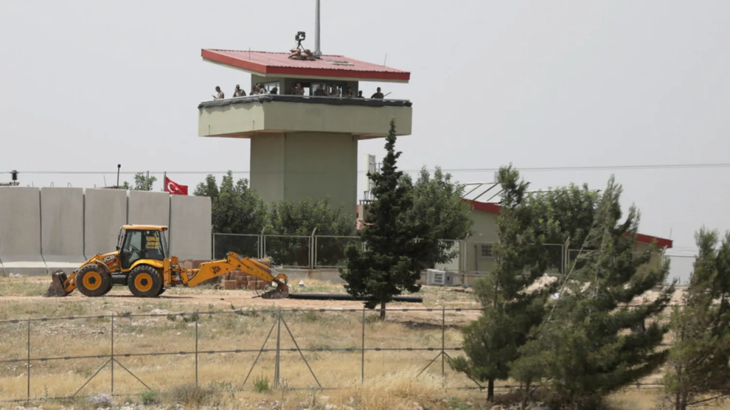 Turkish soldiers stand on a watchtower at the Atmeh crossing on the Syrian-Turkish border. (Reuters)