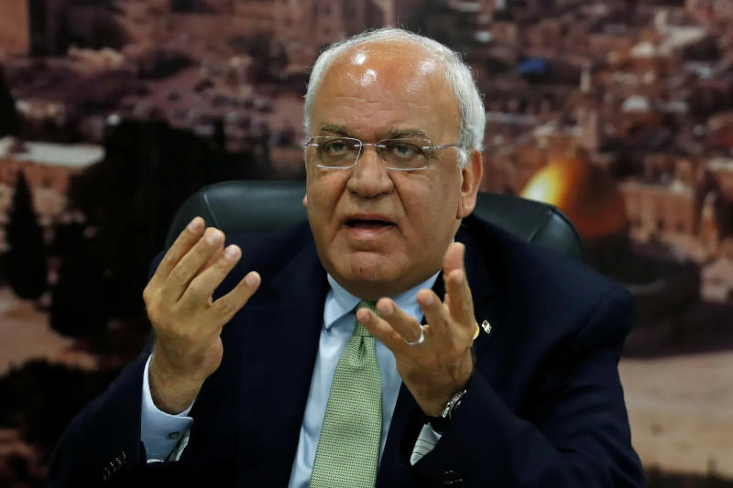 أمين سر اللجنة التنفيذية لمنظمة التحرير الفلسطينية صائب عريقات (أرشيف - رويترز)