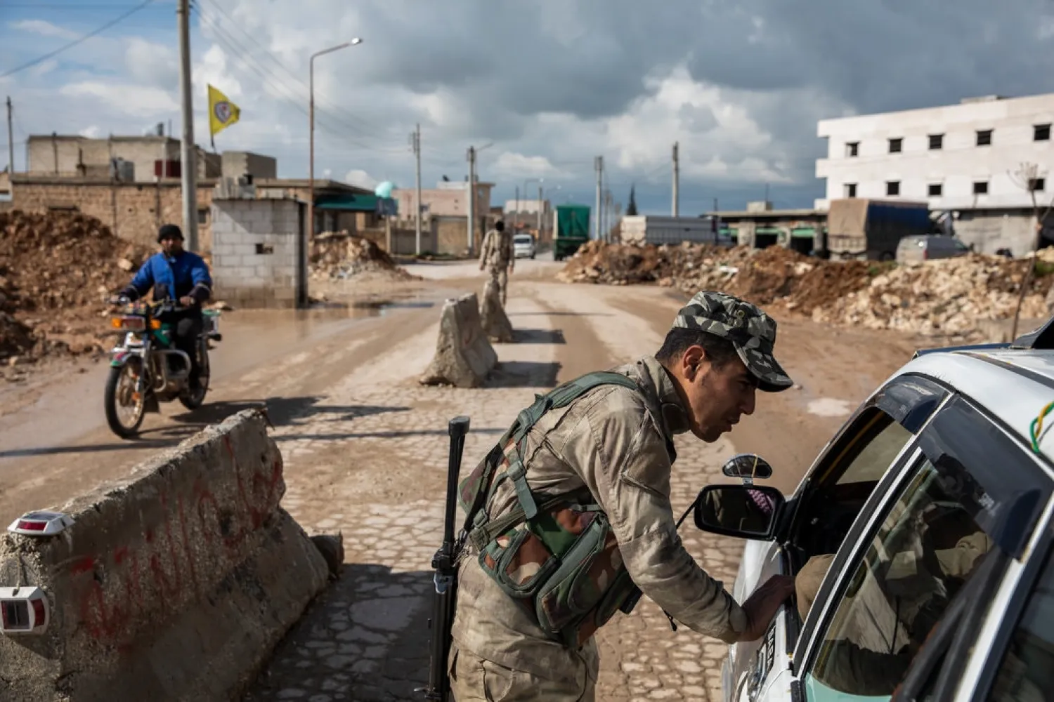 Soldiers at a checkpoint in April on the outskirts of Manbij, Syria, where an ISIS suicide bombing killed four Americans this year.CreditCreditIvor Prickett for The New York Times
