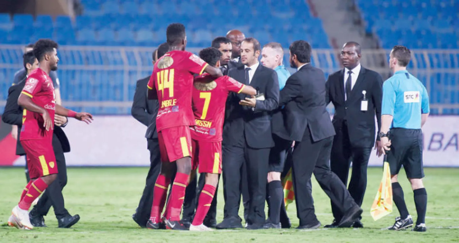 الصافرة الأجنبية ما زالت مهيمنة على منافسات الدوري السعودي (الشرق الأوسط)