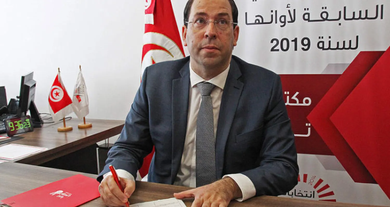 الشاهد فوض صلاحياته الى أحد وزرائه وأثار الجدل (أ.ف.ب)