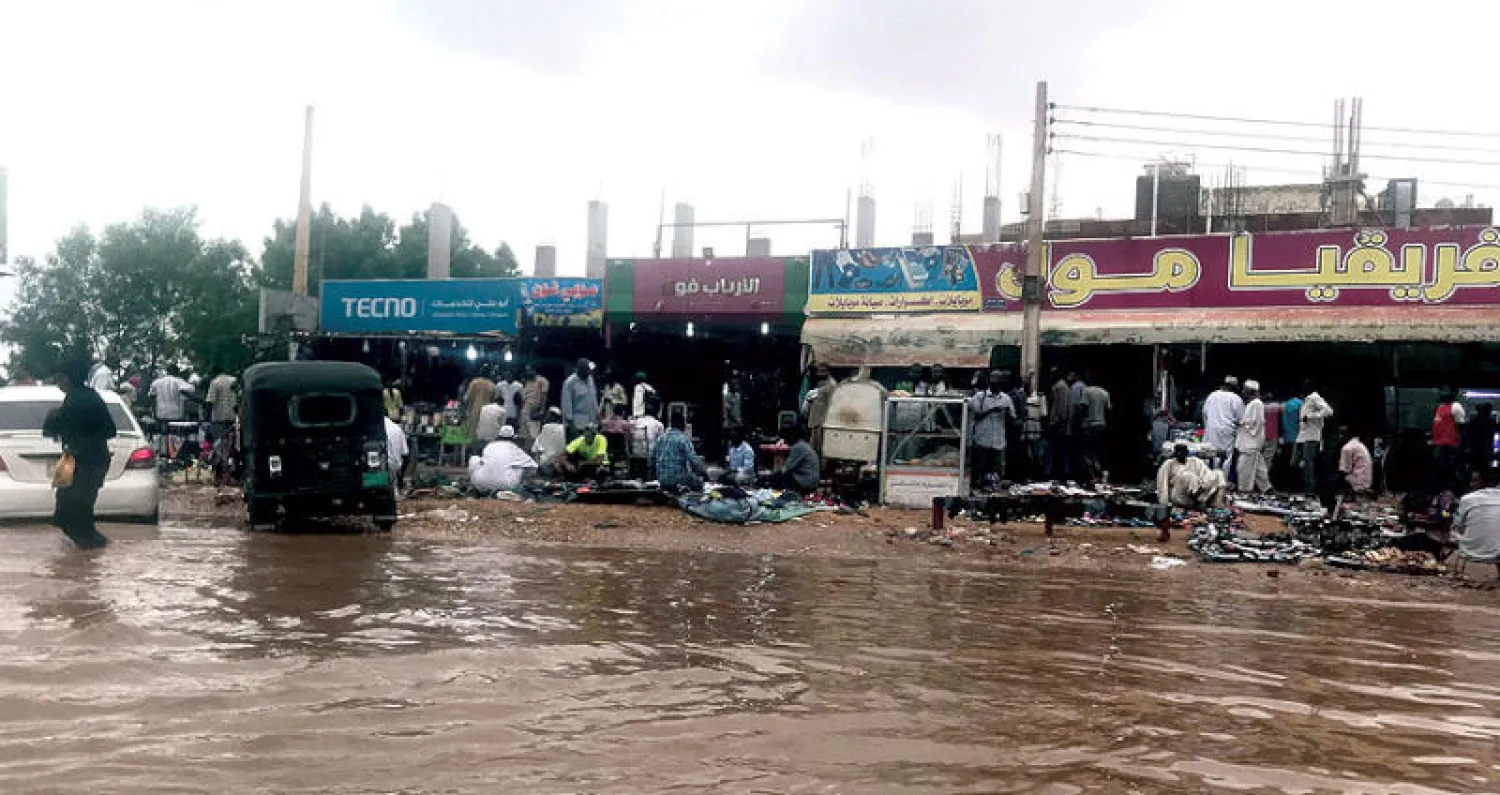 مياه الامطار تغمر اجزاء واسعة من أحياء العاصمة الخرطوم (غيتي)