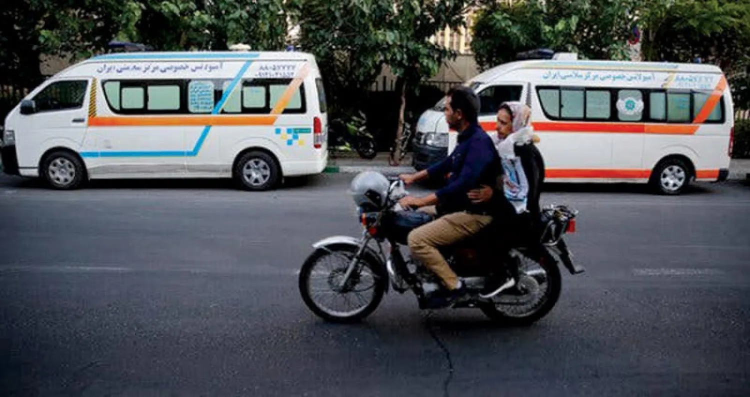 حجز سيارة الإسعاف ليوم واحد لاستخدامها في قضاء المشاوير (إ.ب.أ)