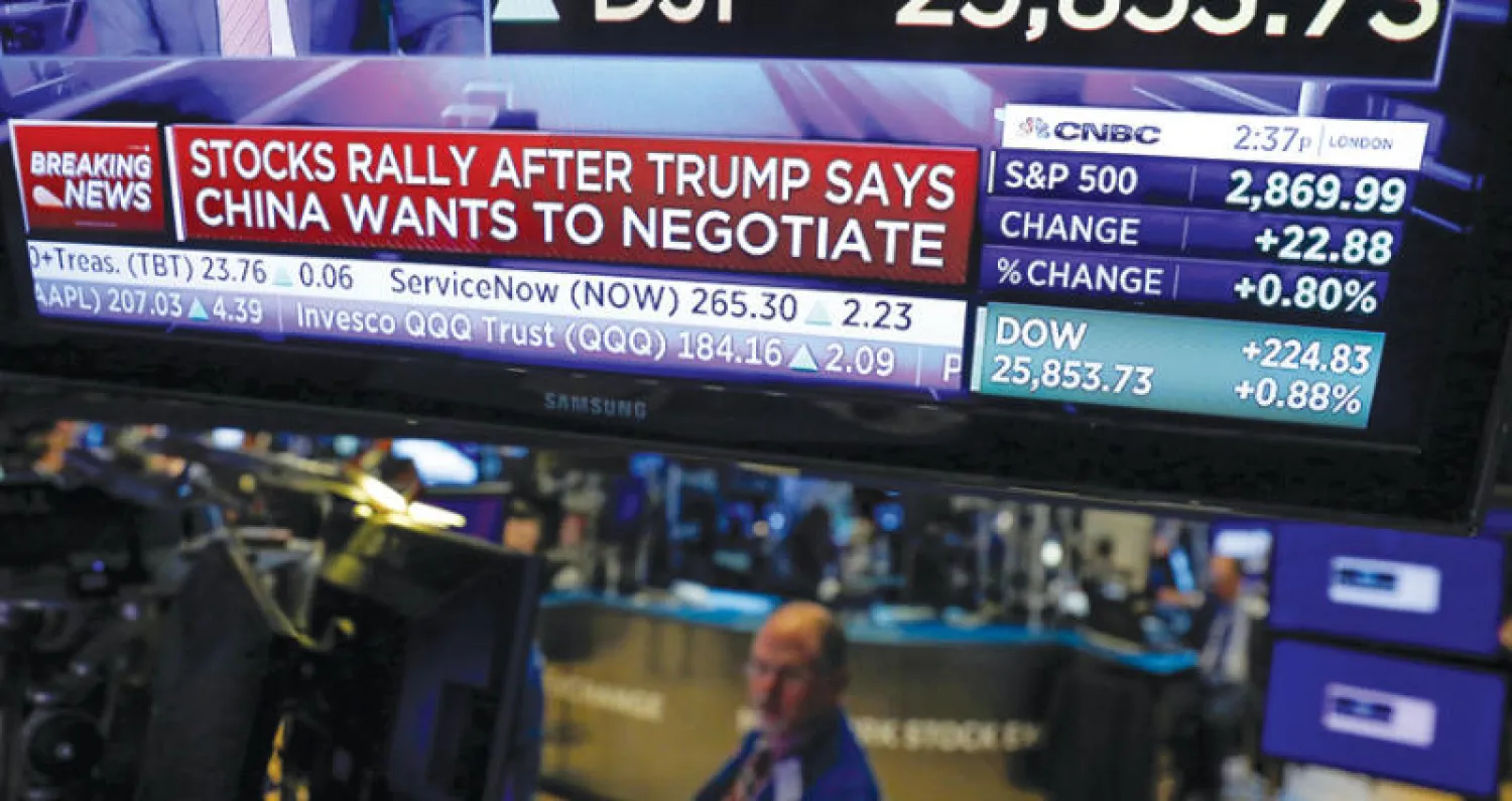 فتحت الأسواق في وول ستريت أمس مرتفعة مدعومة بتصريحات تظهر تلييناً كبيراً في مواقف الولايات المتحدة والصين فيما يخص حرب التجارة (رويترز)