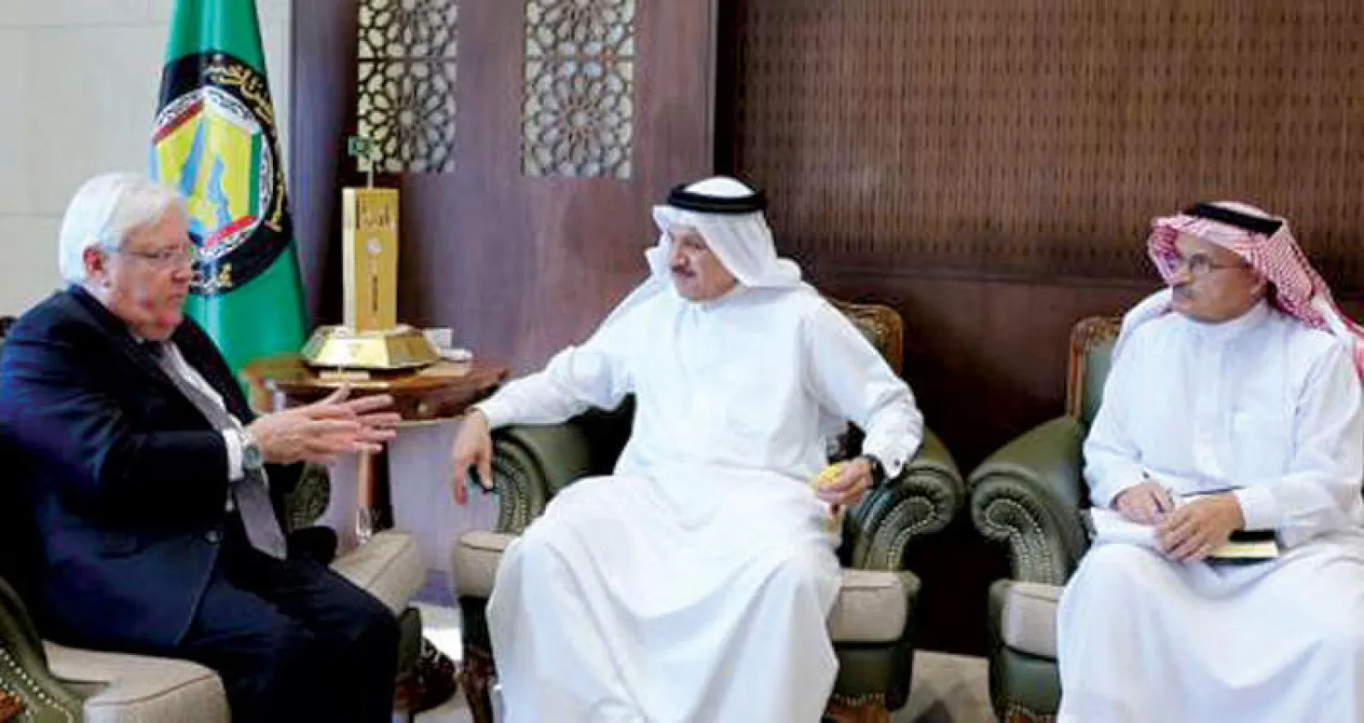 الامين العام لمجلس التعاون الخليجي ملتقياً المبعوث الاممي في الرياض أمس (الشرق الأوسط)