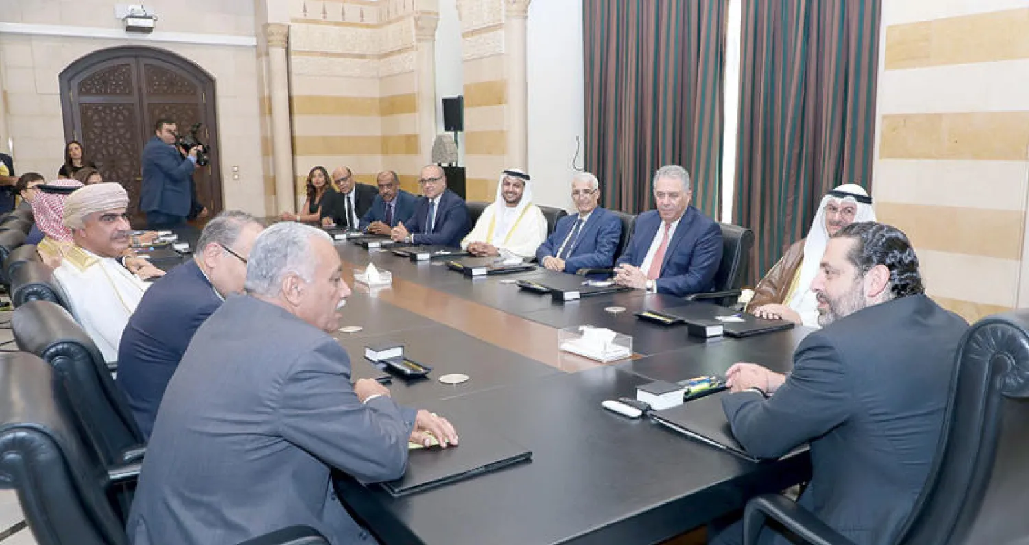 الرئيس سعد الحريري مجتمعاً أمس مع السفراء العرب (دالاتي ونهرا)