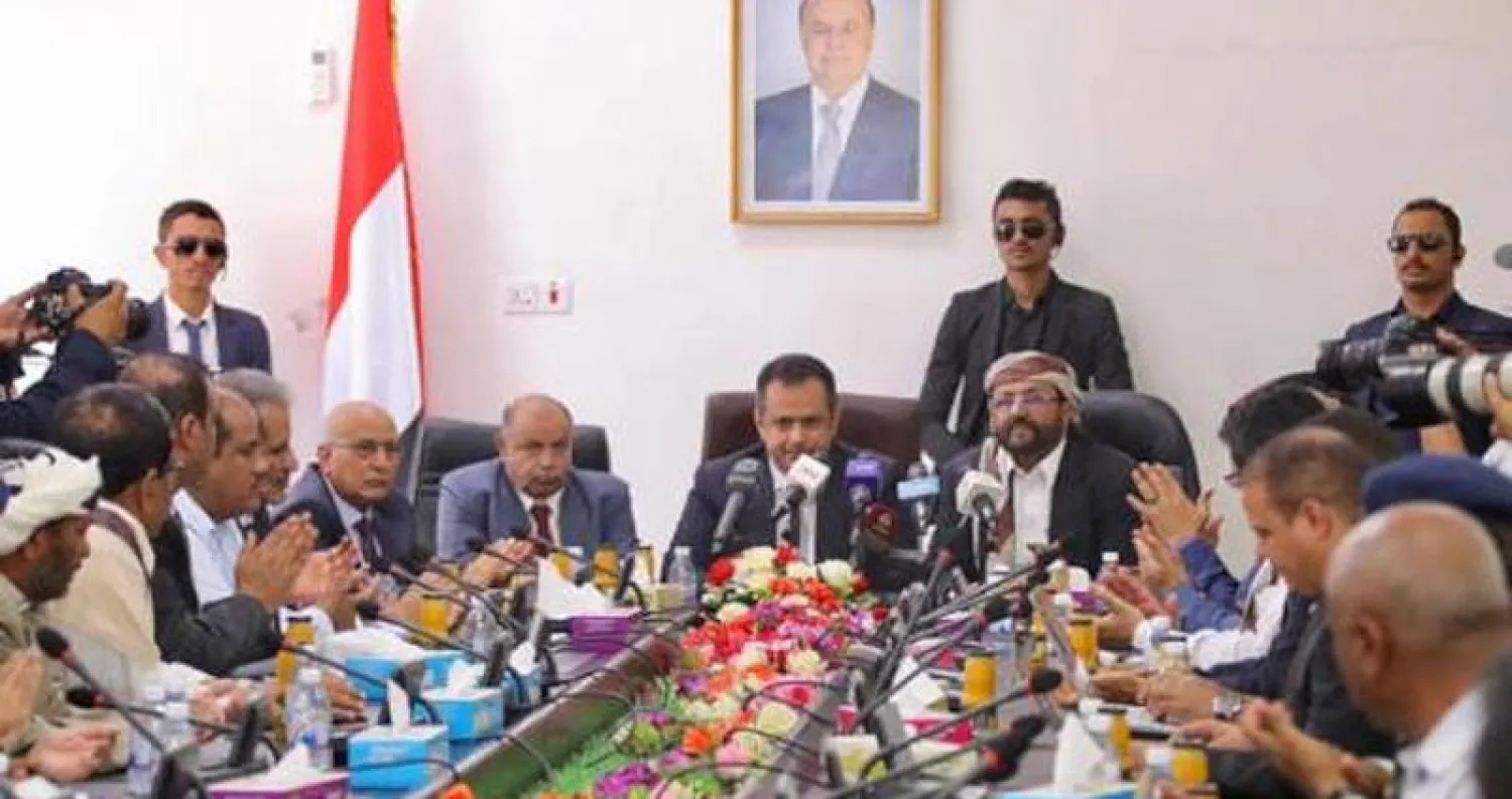 معين عبد الملك لدى ترؤسه اجتماعاً للمكتب التنفيذي للسلطة المحلية في مأرب أمس (سبأ)