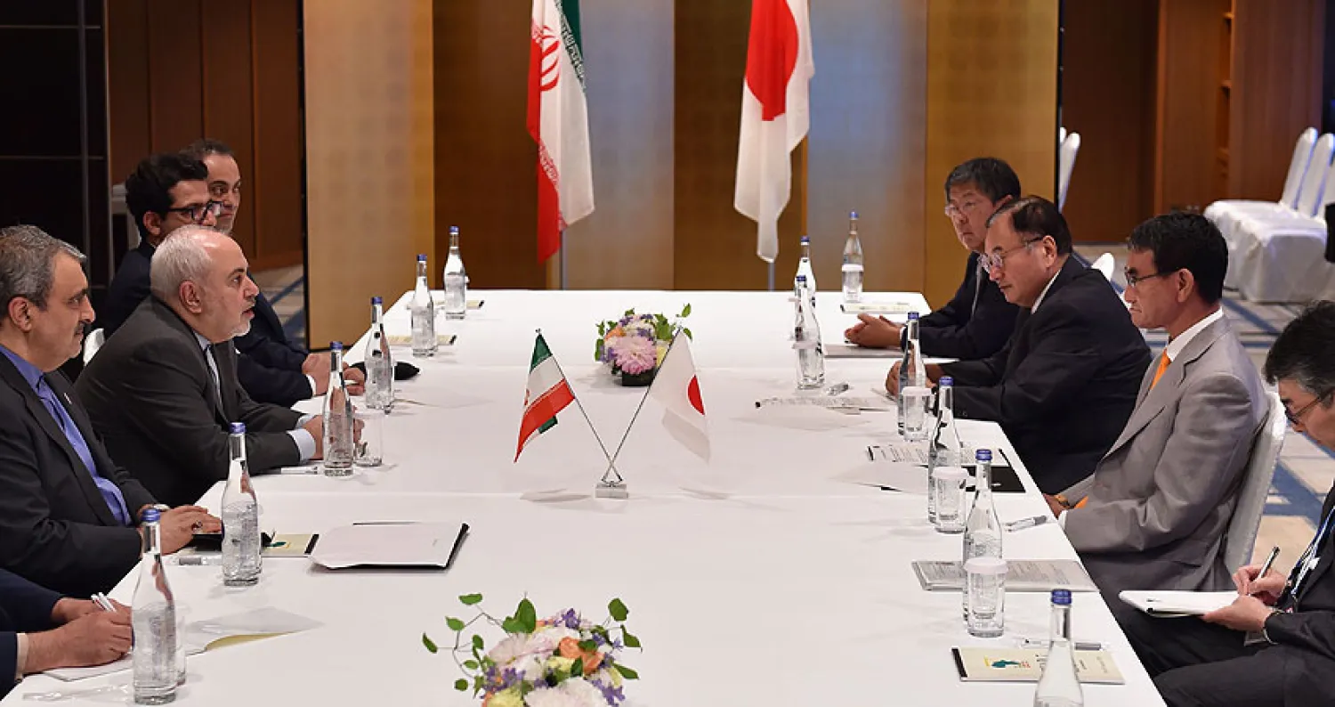 ظريف لرئيس وزراء اليابان: إيران لا تسعى لزيادة التوتر