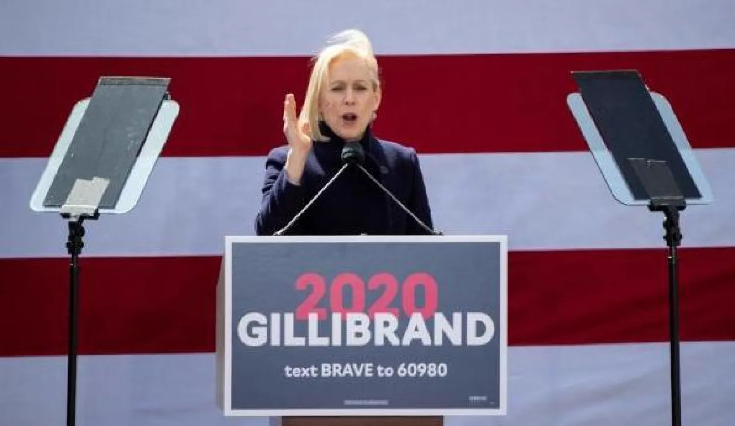 عضوة مجلس الشيوخ الأميركية كيرستن غيليبراند خلال إعلانها خوض السباق الرئاسي (ا.ف.ب)