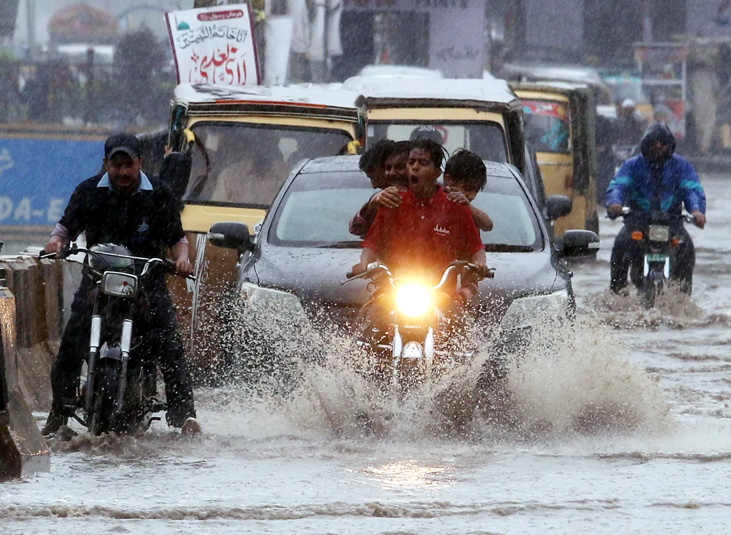 Pakistan'da sel felaketi: 5 ölü