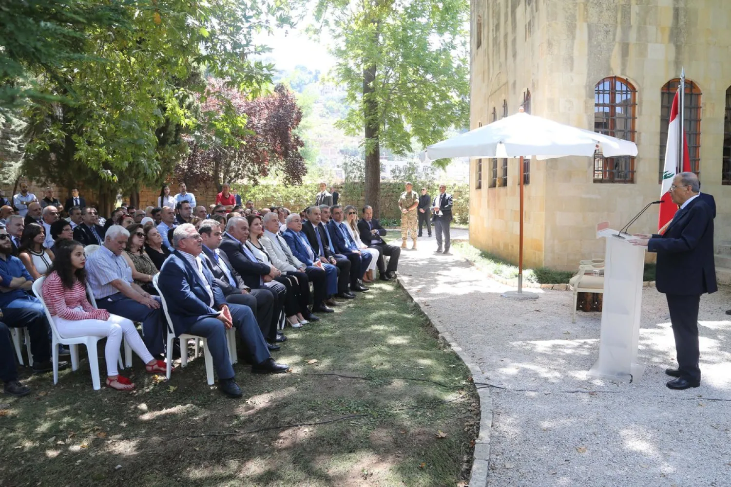 Aoun wraps-up his two-week summer stay in Beiteddine in a popular gathering (NNA)