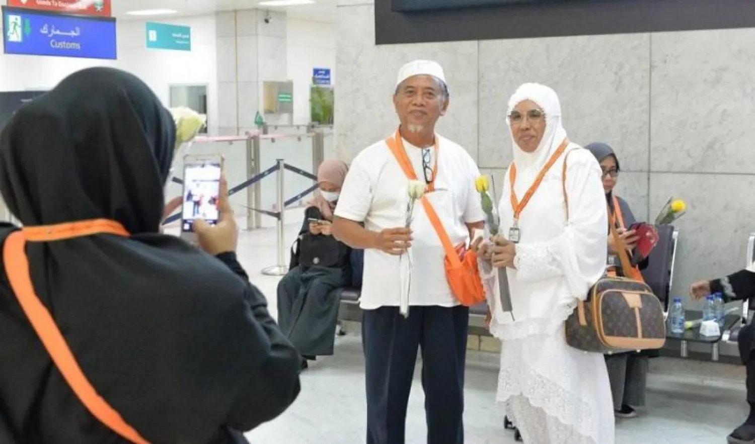 السعودية تستقبل أول دفعة من المعتمرين لموسم هذا العام