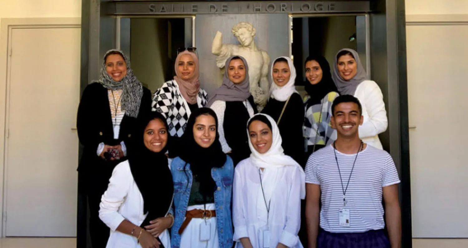 عدد من الشباب السعودي في البرنامج التدريبي