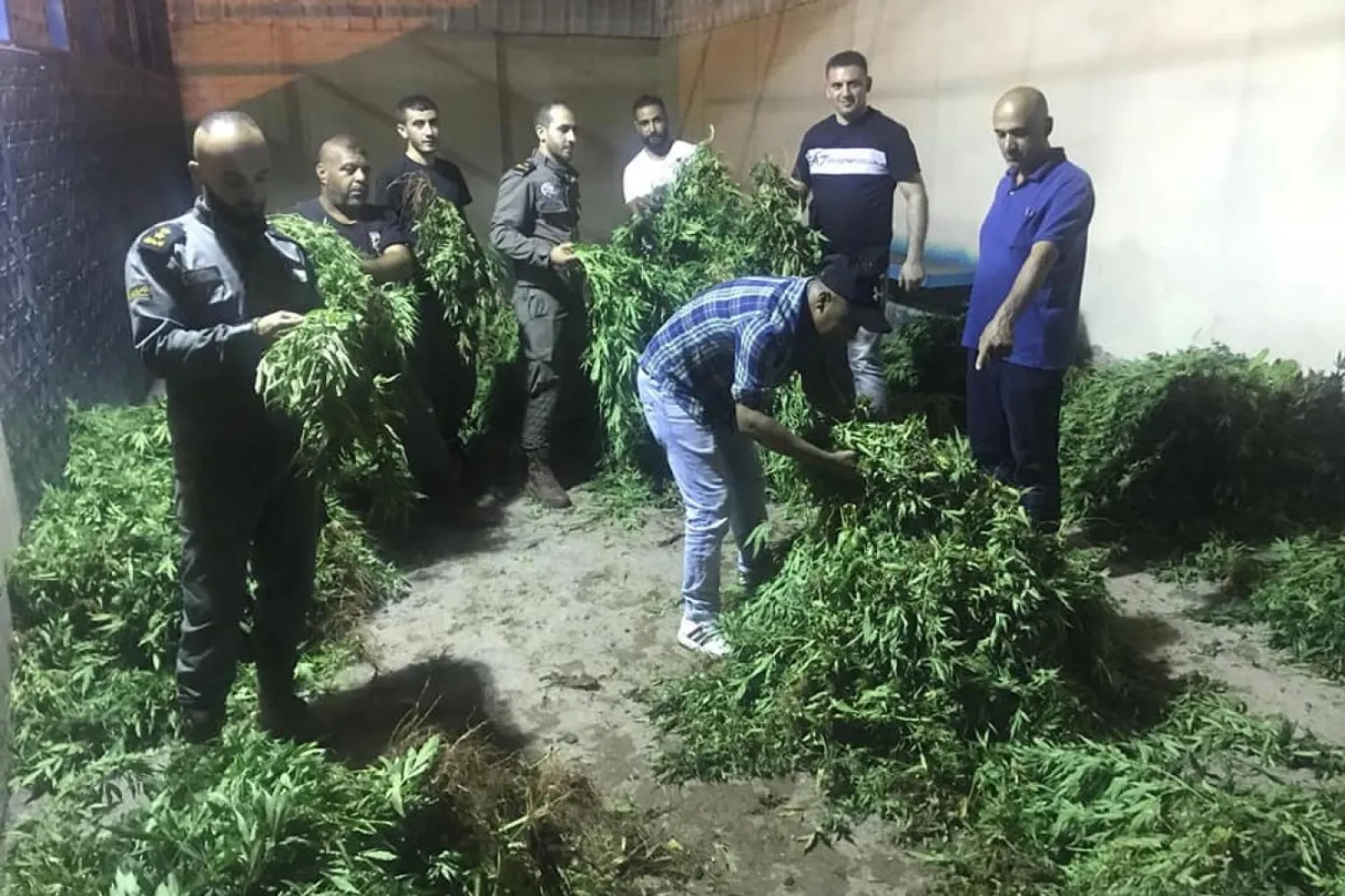 Uyuşturucu üretilen yere yapılan baskın anı (Filistin Polisi)