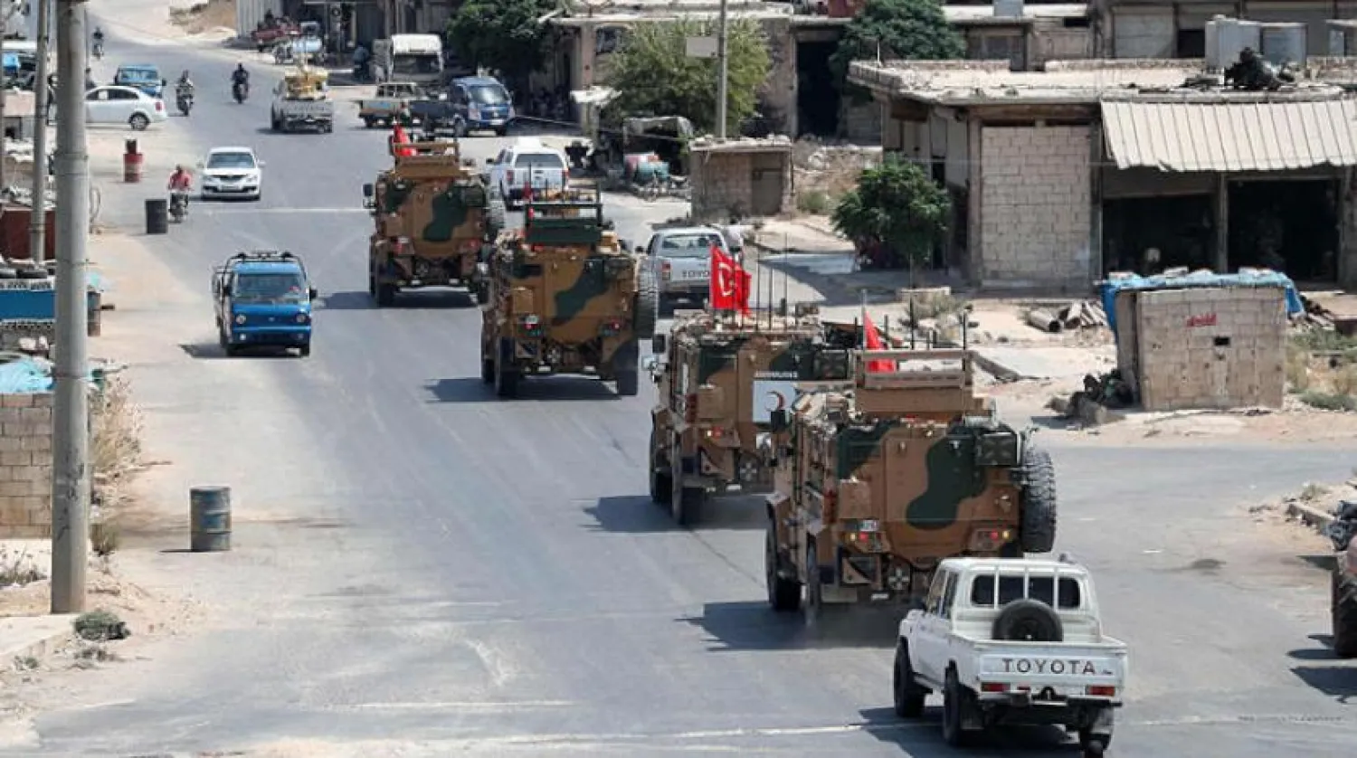 Suriye'nin kuzeyinde bulunan Serakib ilçesindeki Türk askeri devriyesi (AFP)