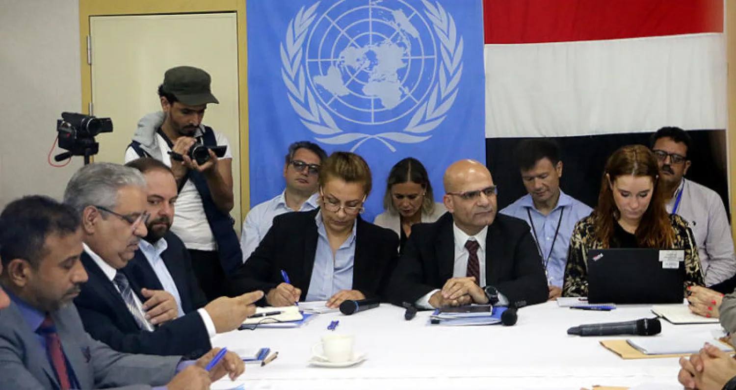 جانب من الاجتماعات التي عقدت بالسفينة الأممية قبالة الحديدة خلال اليومين الماضيين (إ.ب.أ)