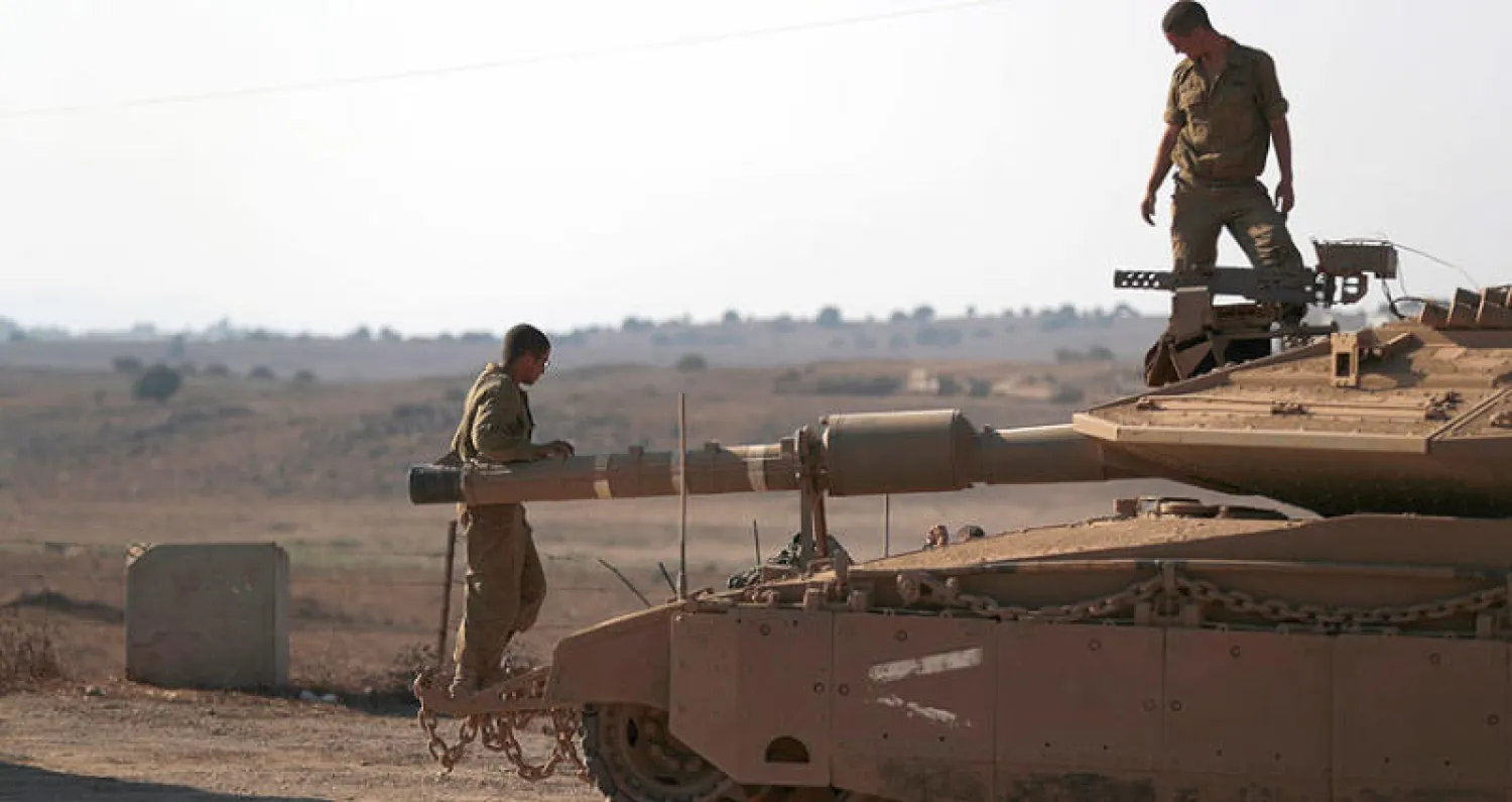 عربة تابعة للجيش الإسرائيلي في الجولان أمس (إ.ب.أ)