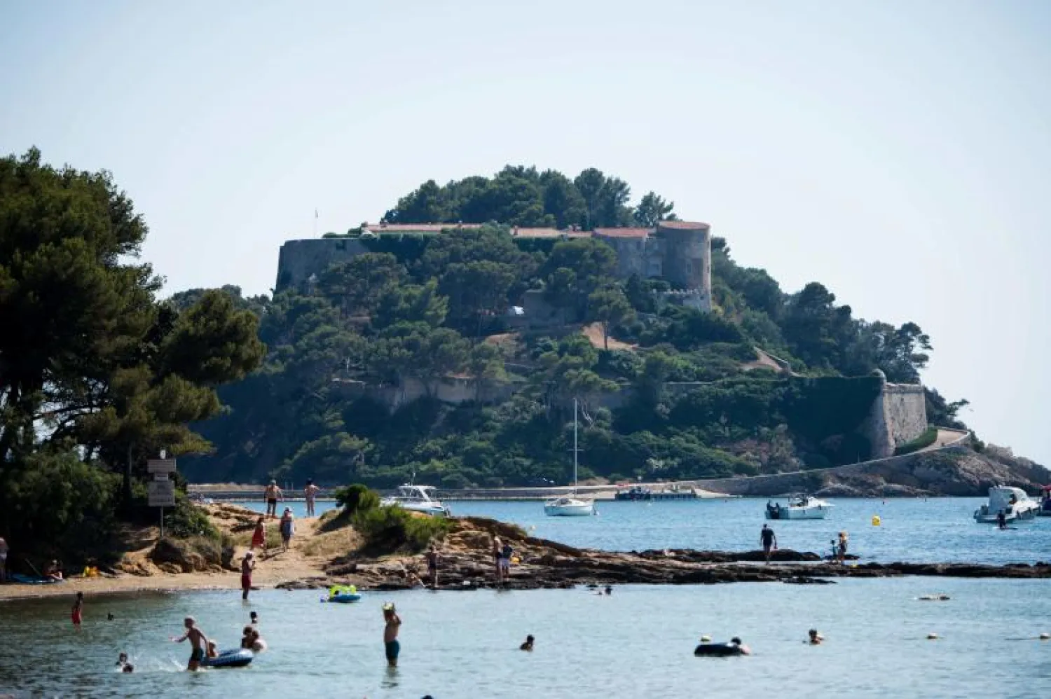 أحد الشواطئ جنوب فرنسا - أرشيف (أ.ف.ب)