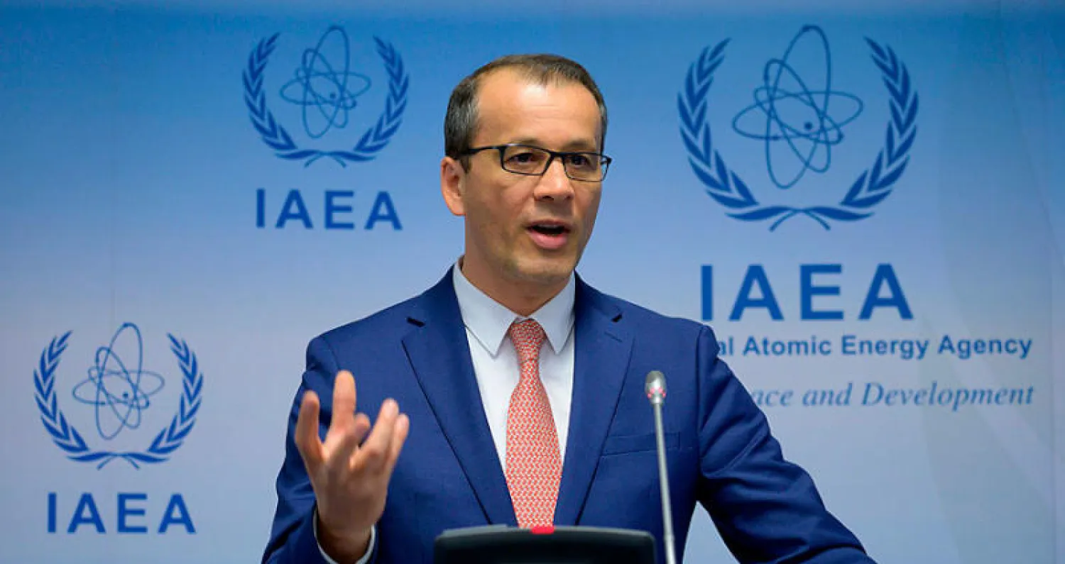 القائم بأعمال المدير العام للوكالة الدولية للطاقة الذرية كورنيل فيروتا  خلال مؤتمر صحافي بمقر الوكالة في فيينا أمس (أ.ف.ب)