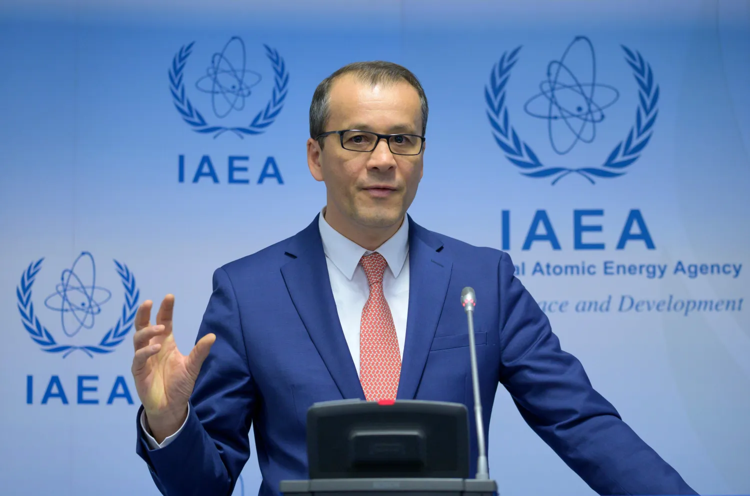 المدير العام بالانابة للوكالة الدولية للطاقة الذرية كورنيل فيروتا (أ.ف.ب)