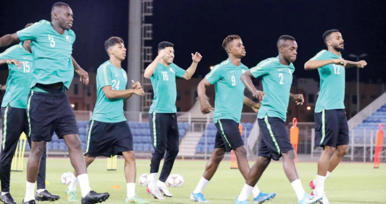 لاعبو الأخضر خلال التدريبات الأخيرة (تصوير: عيسى الدبيسي)
