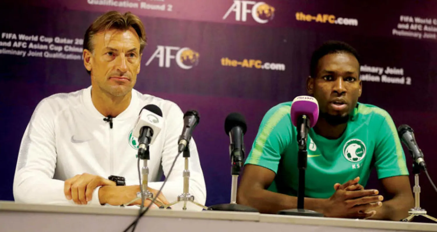 رينارد وهوساوي خلال المؤتمر الصحافي أمس  (تصوير: عيسى الدبيسي)