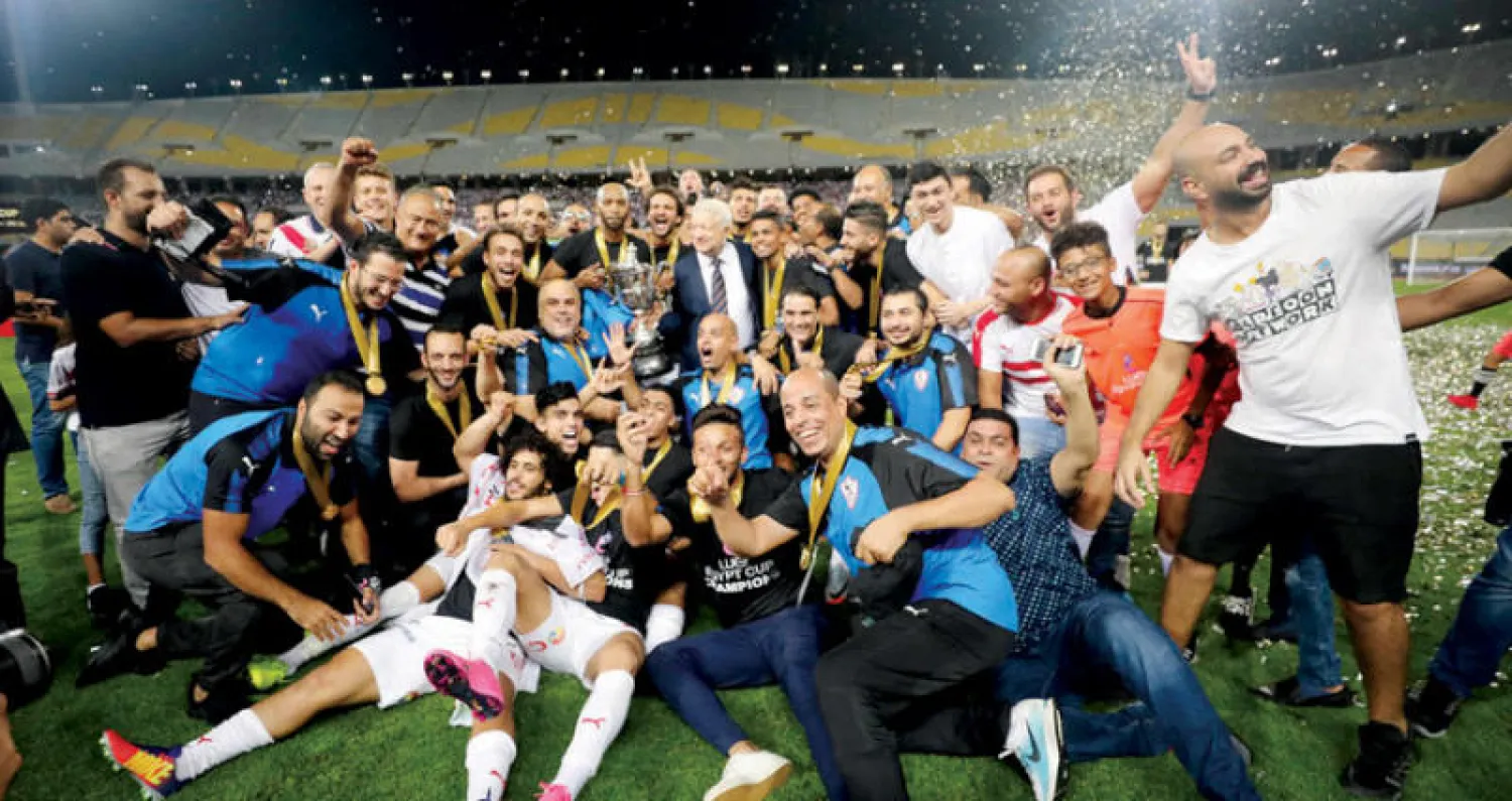 لاعبو الزمالك خلال احتفالهم باللقب (رويترز)