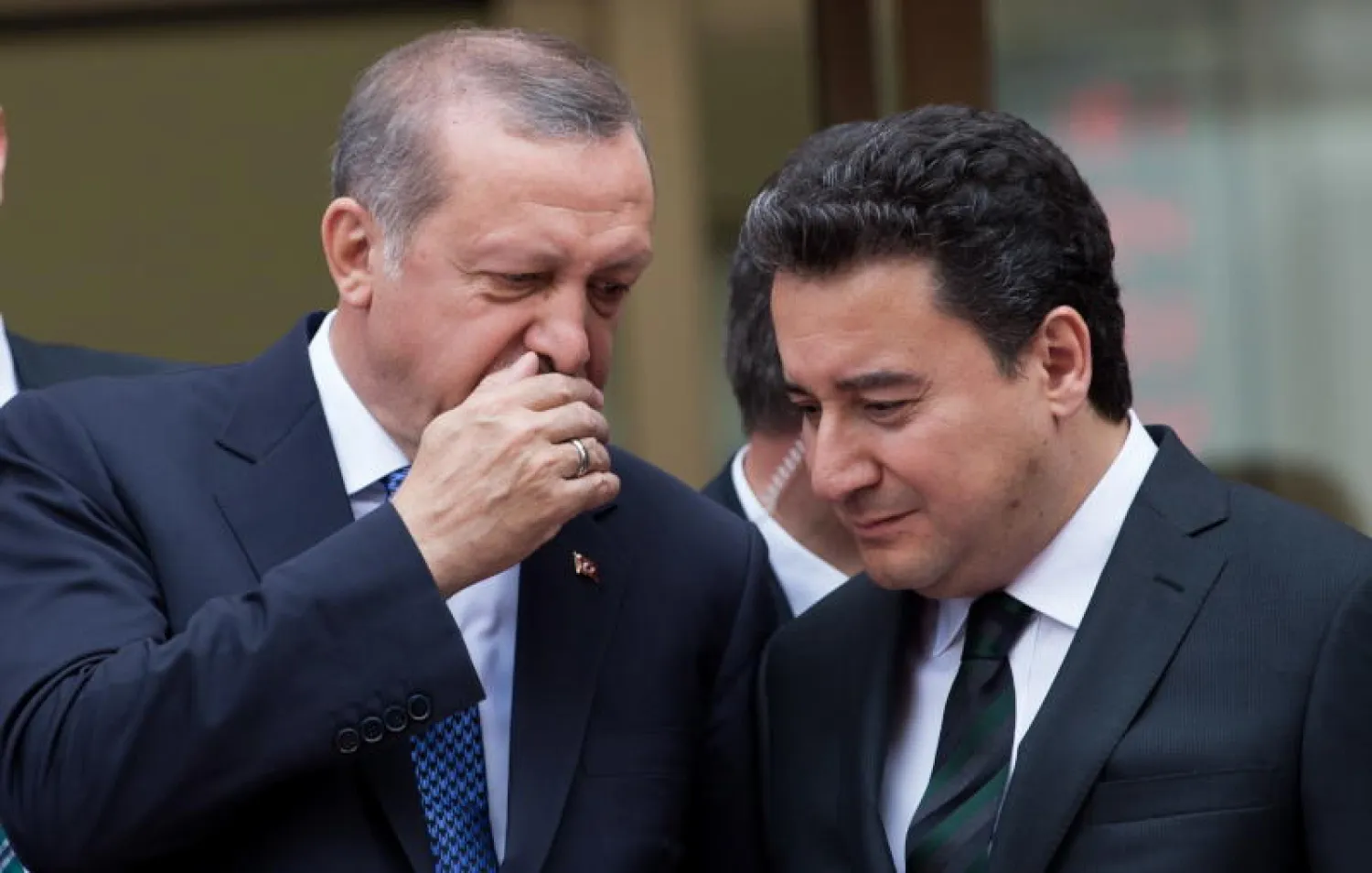 نائب رئيس وزراء تركيا السابق علي باباجان (يمين) والرئيس التركي رجب طيب إردوغان - أرشيف (إ.ب.أ)