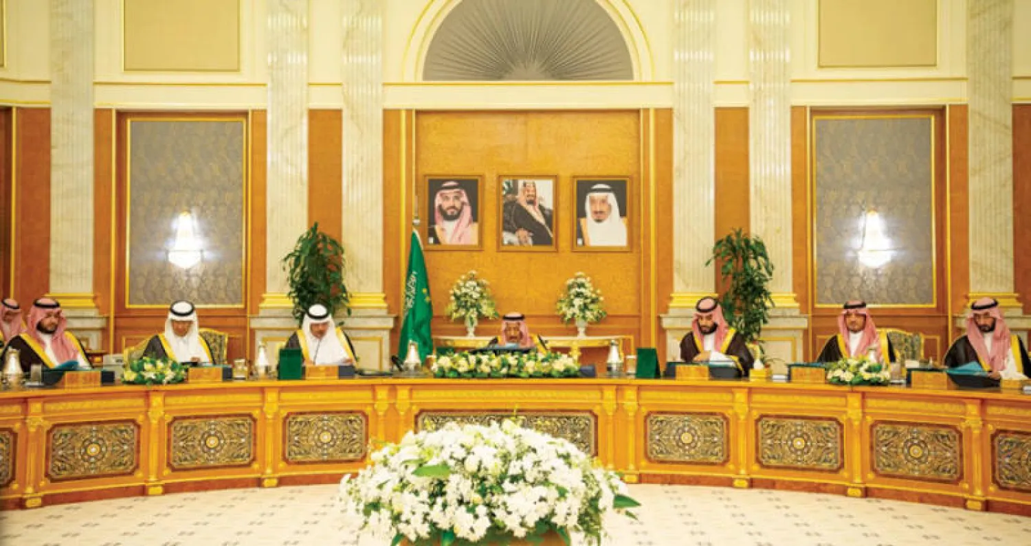 خادم الحرمين الشريفين لدى ترؤسه جلسة مجلس الوزراء بحضور ولي العهد (واس)