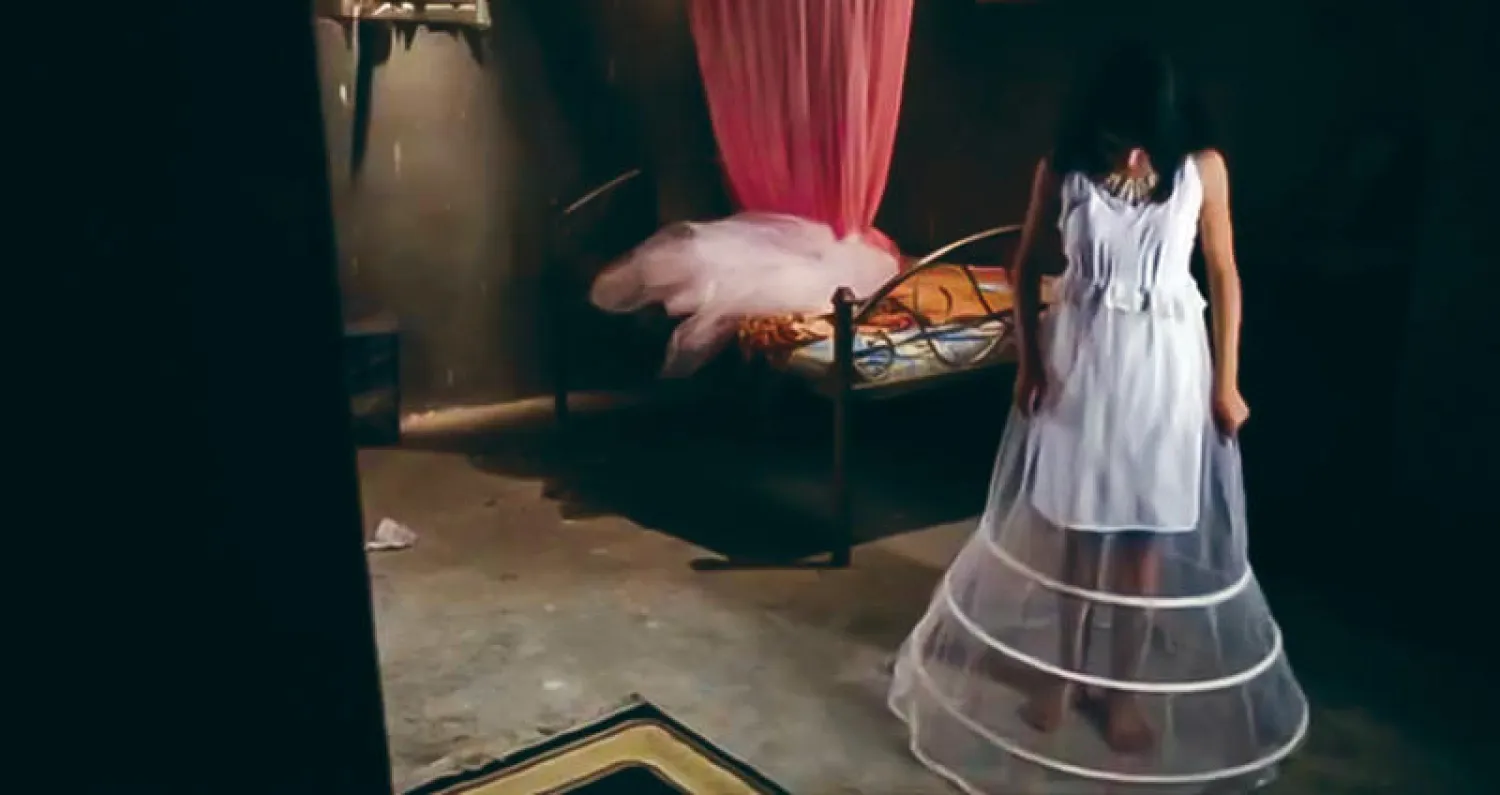 لقطة من فيلم «كفن ديكولتيه»