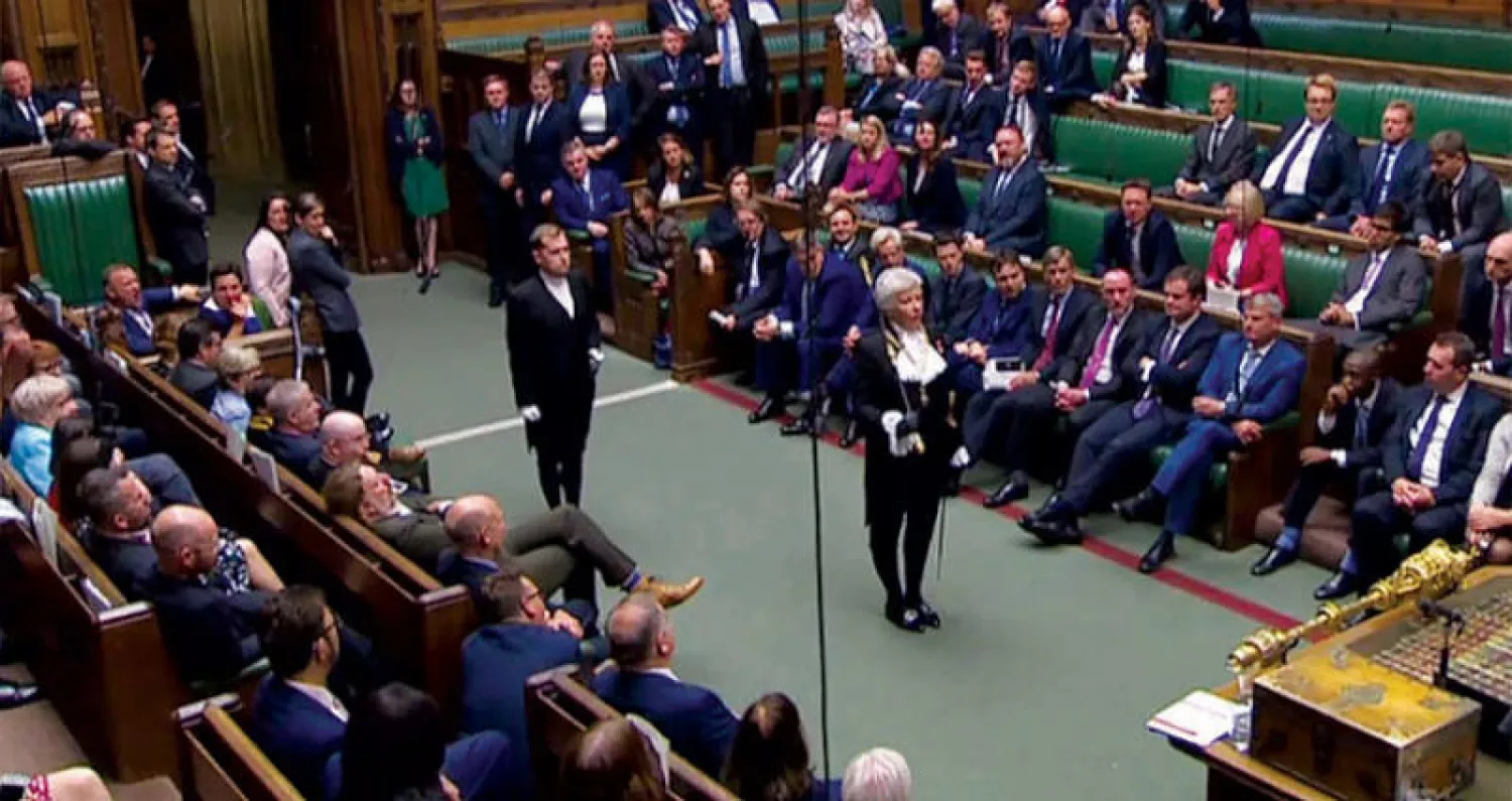 جانب من مراسم تعليق البرلمان البريطاني مساء الاثنين (أ.ف.ب)