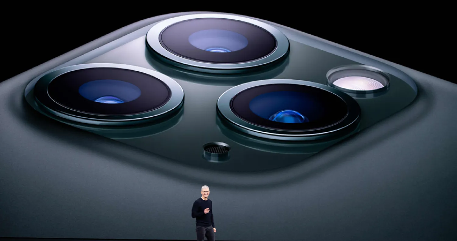 تعليق يسخر من شكل «آيفون 11» الجديد على «تويتر» ويشبّهه بالكائنات الفضائية (تويتر)