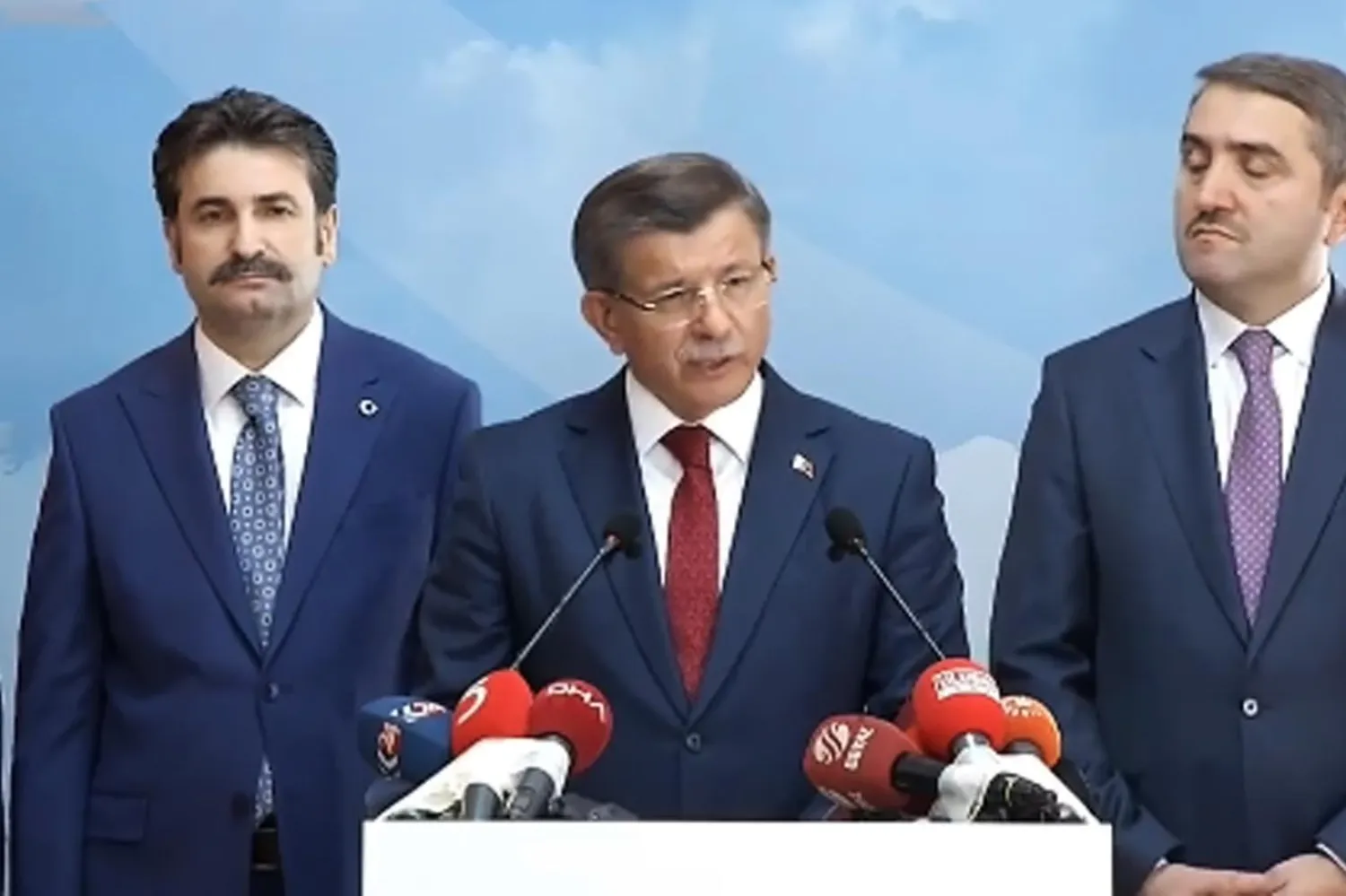Ahmet Davutoğlu AK Parti’den istifa etti: Mevcut AK Parti yönetimi, 18 yıl önce kurulan AK Parti'yi tasfiye etmiştir