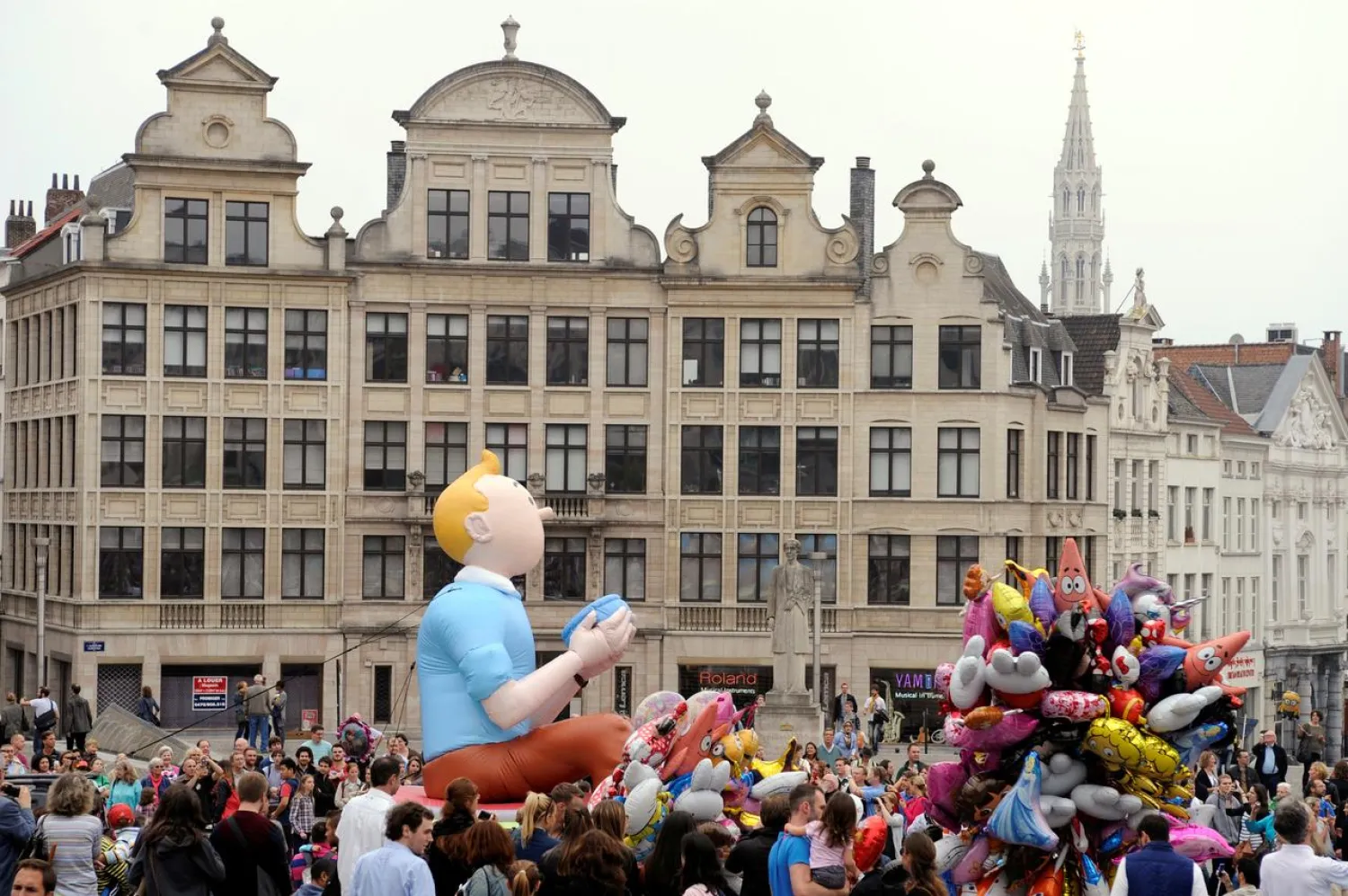 FILE PHOTO: A Tintin balloon float is seen in Albertine Square during Balloon's Day Parade in Brussels September 6, 2014. REUTERS/Eric Vidal