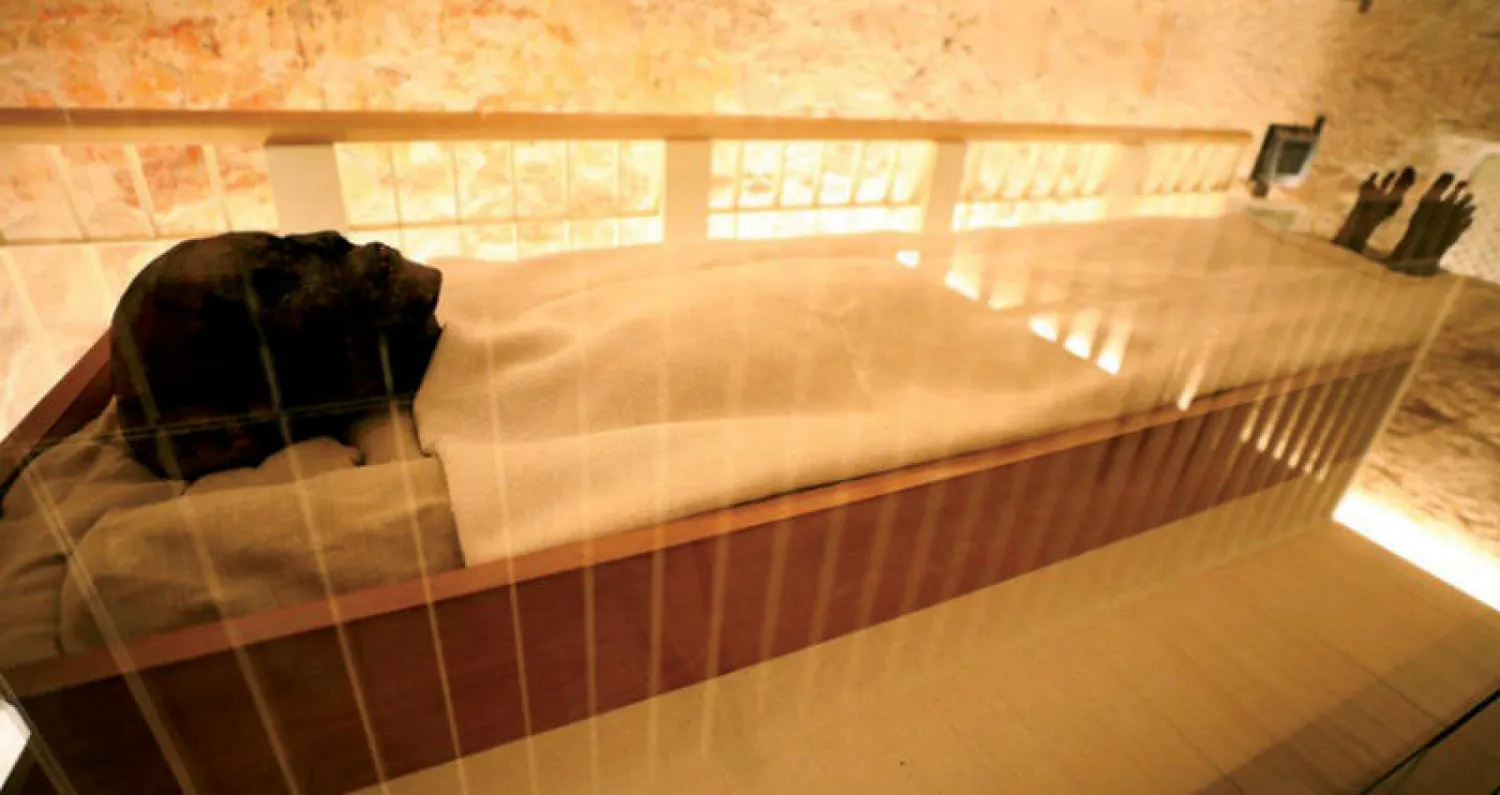 مومياء توت عنخ آمون في مقبرته بالأقصر