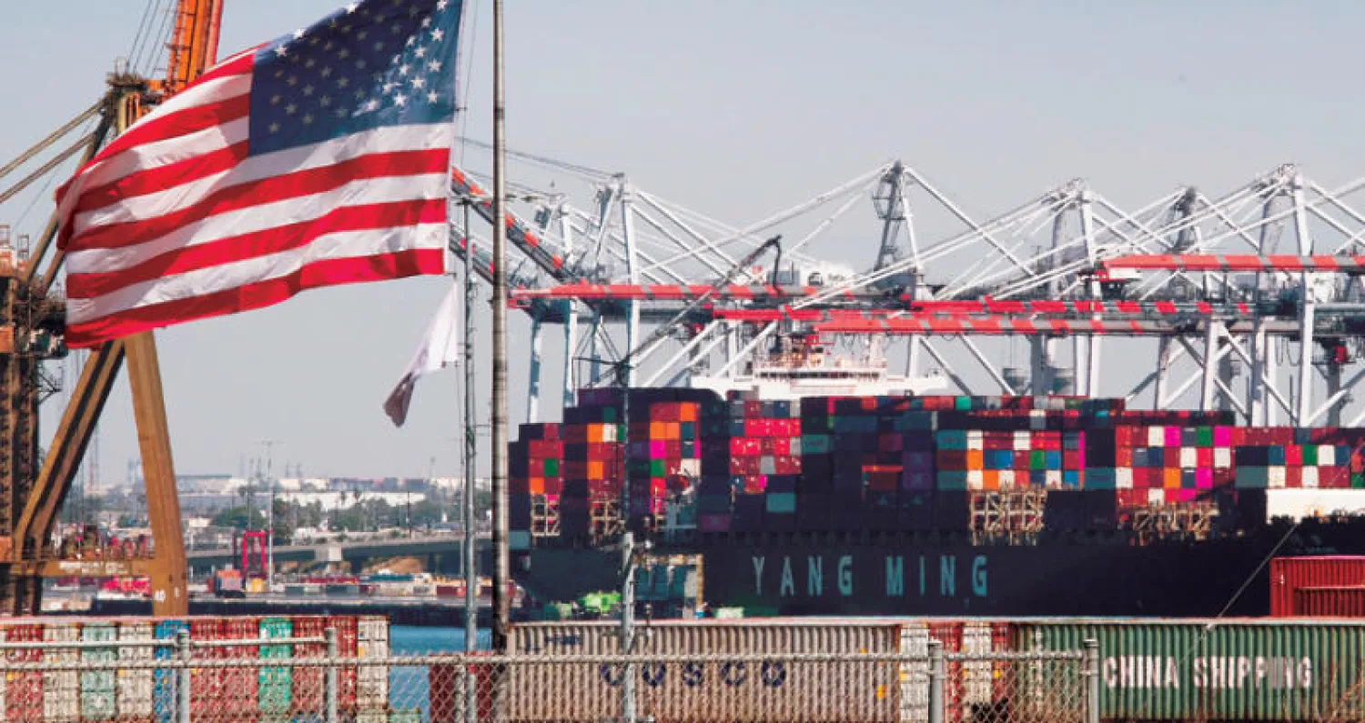 تشير البيانات الاقتصادية الأخيرة إلى قوة القطاع الصناعي الأميركي بأفضل من التوقعات ما يدعم موقف الرئيس ترمب التفاوضي مع بكين التي كشفت عن بيانات أضعف خلال الفترة الماضية (أ.ف.ب)