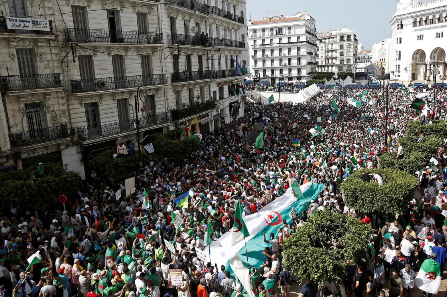 Demonstrators during a protest demanding the removal of the ruling elite and prosecution of former officials linked to former President Abdelaziz Bouteflika, in Algiers, Algeria June 14, 2019. (Reuters)