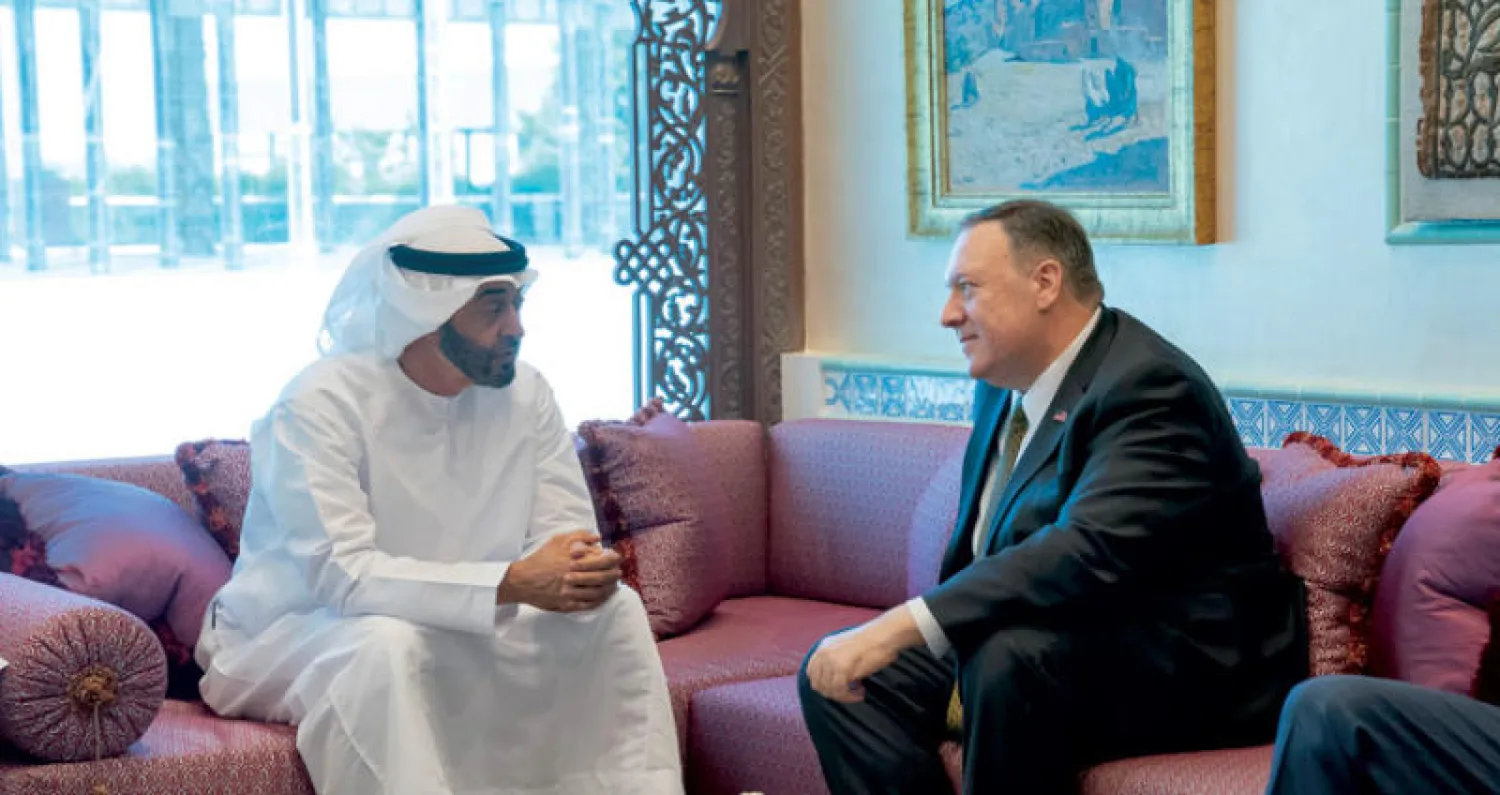 الشيخ محمد بن زايد لدى لقائه بومبيو في أبوظبي أمس (وام)