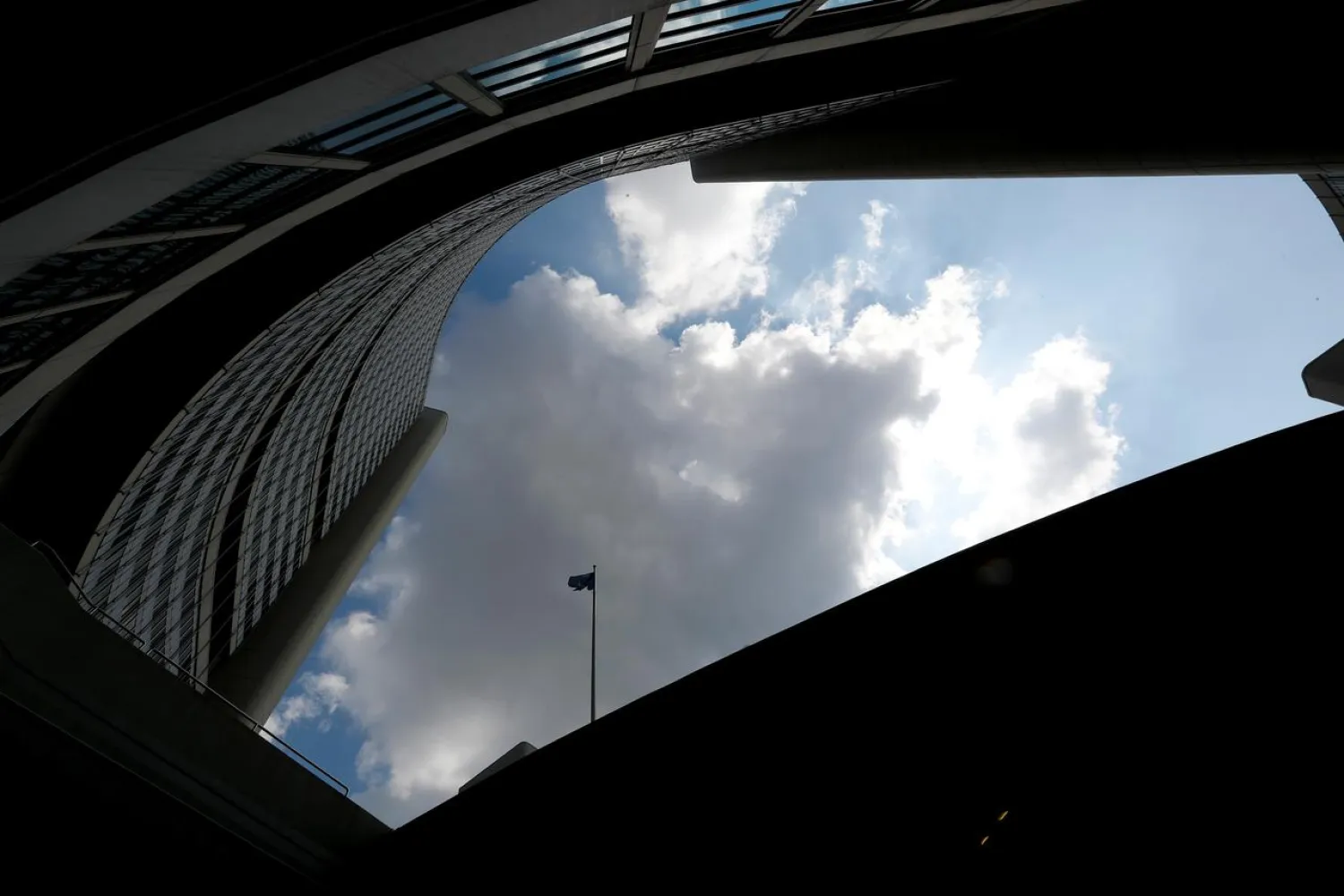 The flag of the International Atomic Energy Agency (IAEA) flutters in front of its headquarters in Vienna, Austria June 4, 2018. REUTERS/Leonhard Foeger