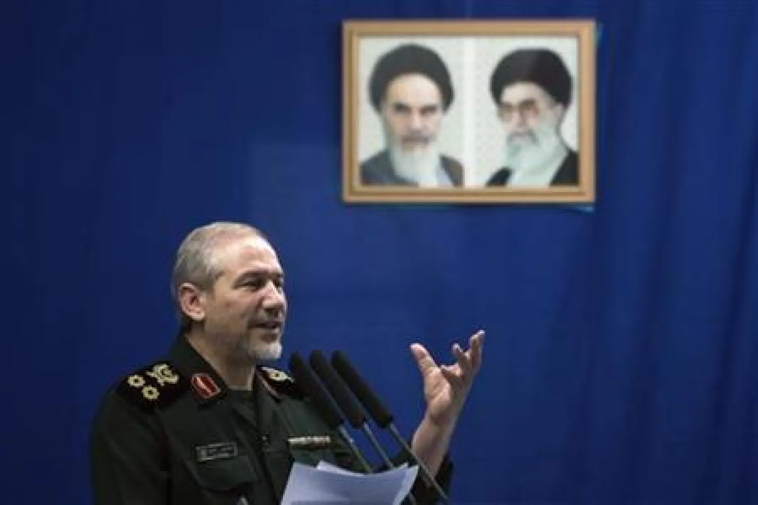  Former Iran's Revolutionary Guards commander Yahya Rahim-Safavi speaks during Tehran's Friday prayers September 25, 2009. REUTERS/Morteza Nikoubazl/Files