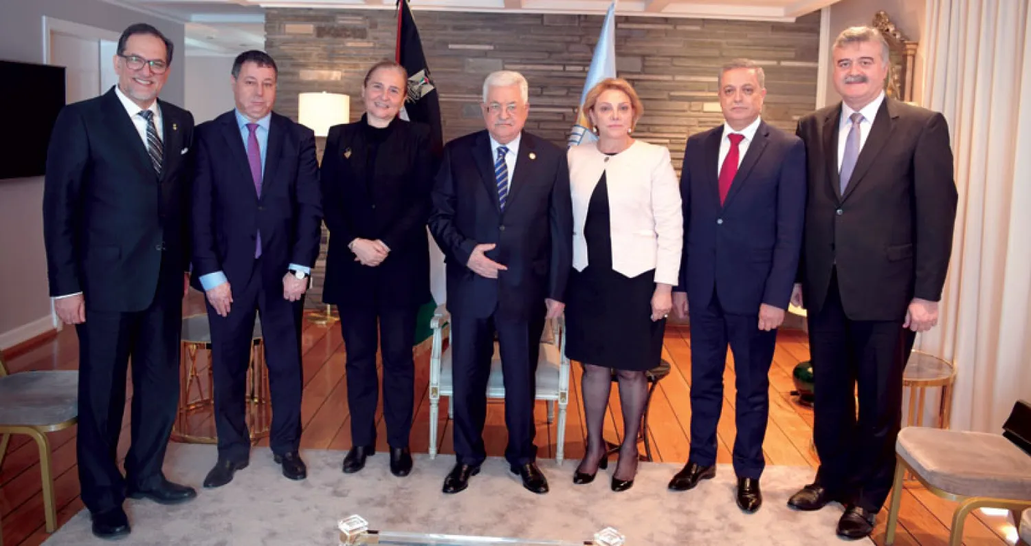 الرئيس محمود عباس التقى السفراء العرب في زيارته للنرويج أمس (وفا)