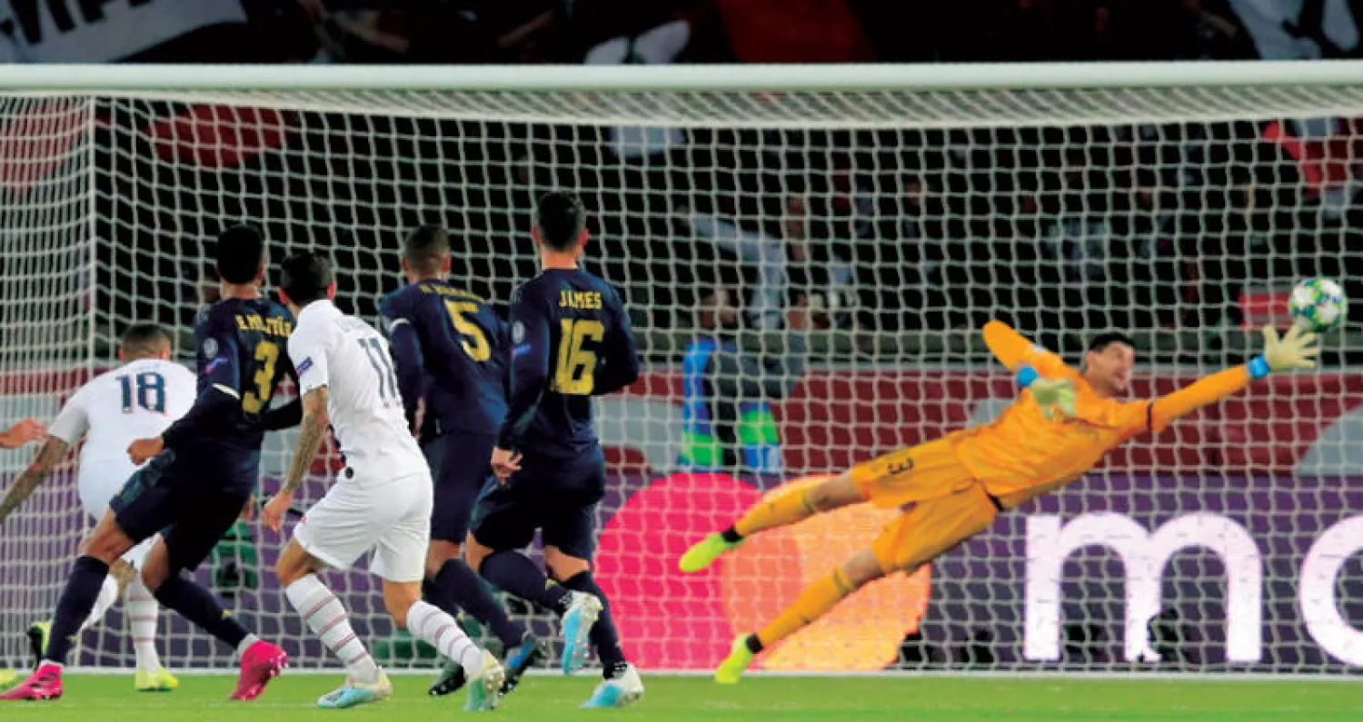 دي ماريا (الثالث من اليسار) وهدف سان جيرمان الثاني (أ.ب)