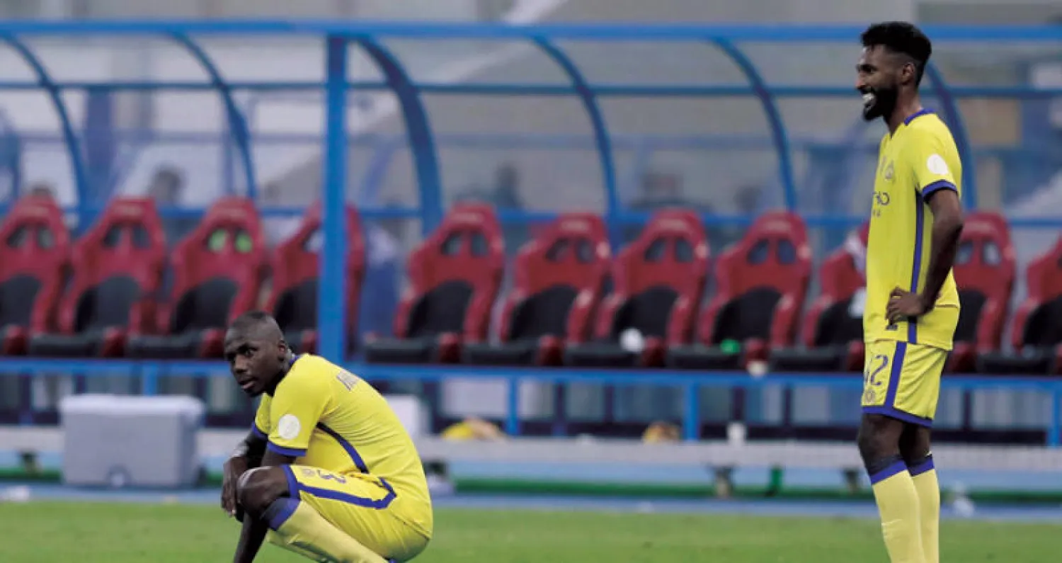 لاعبو النصر متأثرون بعد الخسارة الأخيرة من الحزم (تصوير: عبد العزيز النومان)