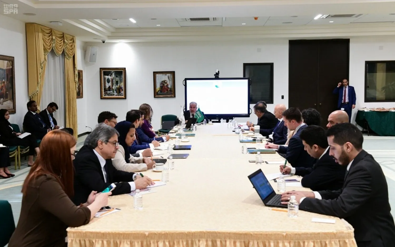 KSRelief chief meets with American officials in the US. (SPA)