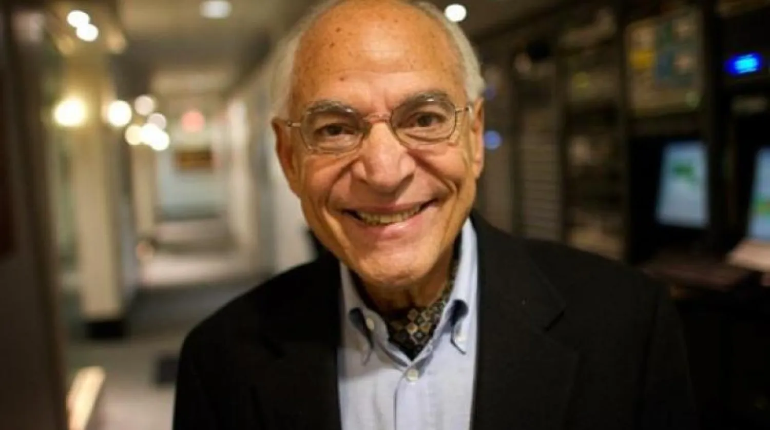 Egyptian scientist Farouk El-Baz  - AAWSAT ARABIC WEB