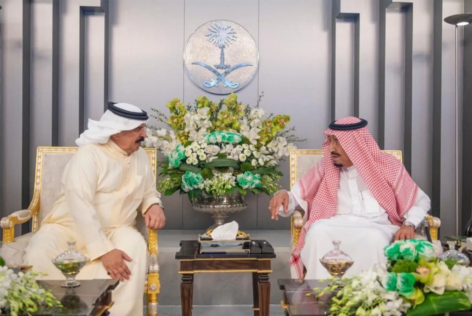 خادم الحرمين يستقبل ملك البحرين في جدة (واس)