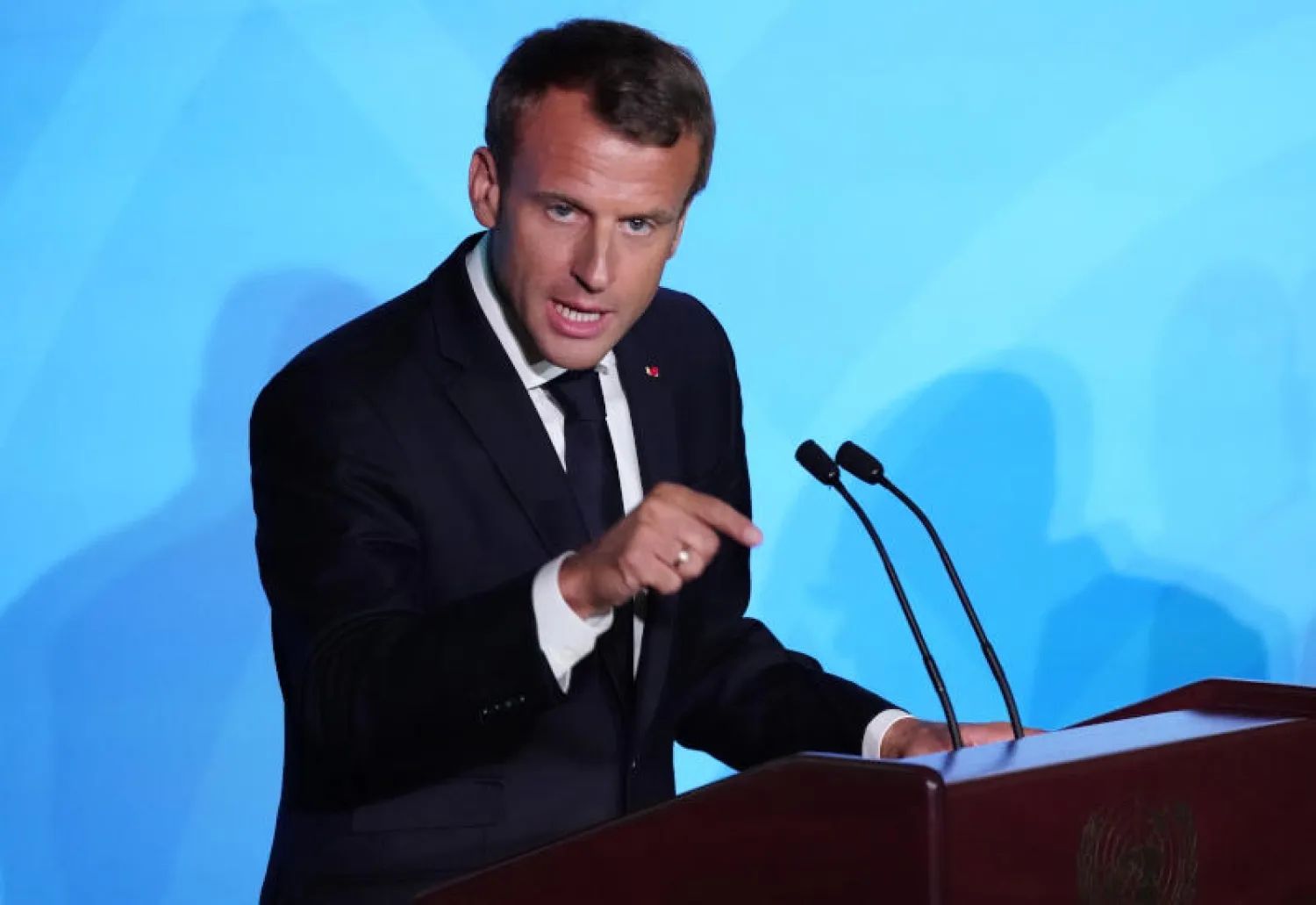 الرئيس الفرنسي إيمانويل ماكرون يتحدث خلال قمة خاصة بالمناخ في الجمعية العامة للأمم المتحدة (رويترز)